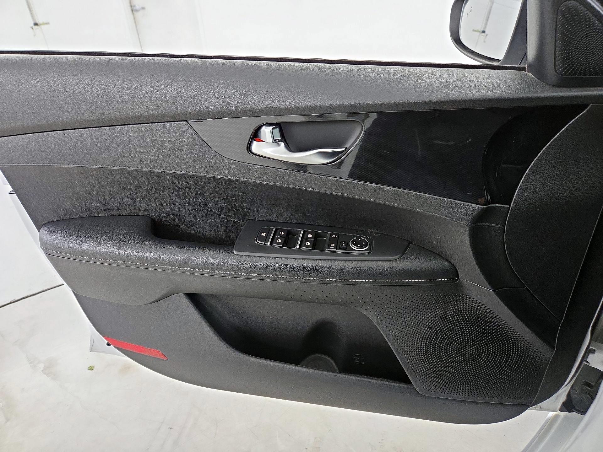 Thumbnail: 2021 Kia Forte - 12