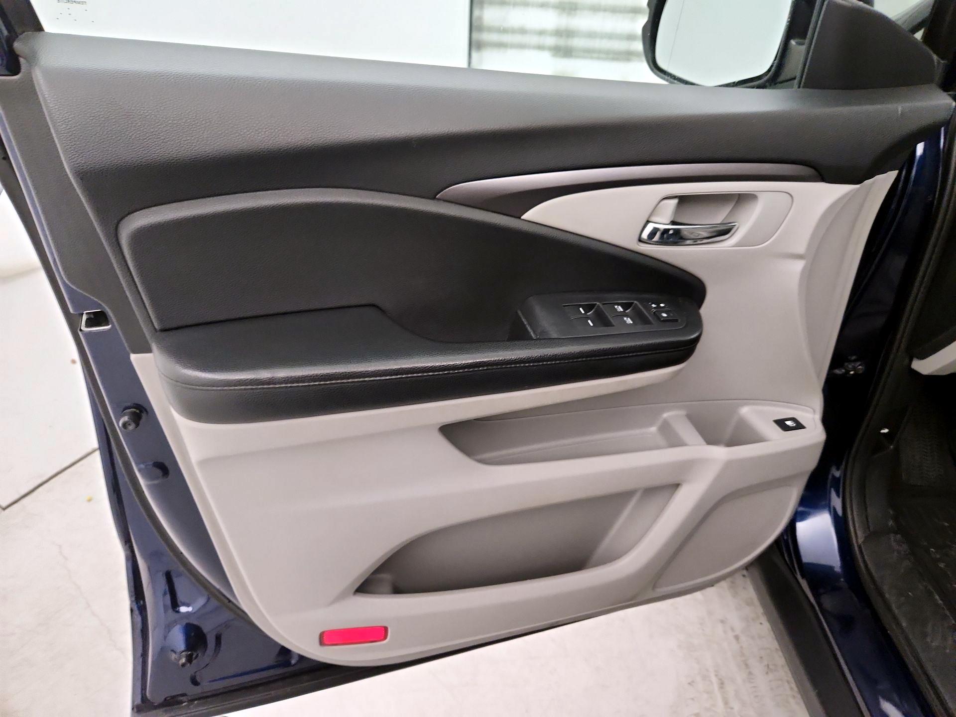 Thumbnail: 2016 Honda Pilot - 12