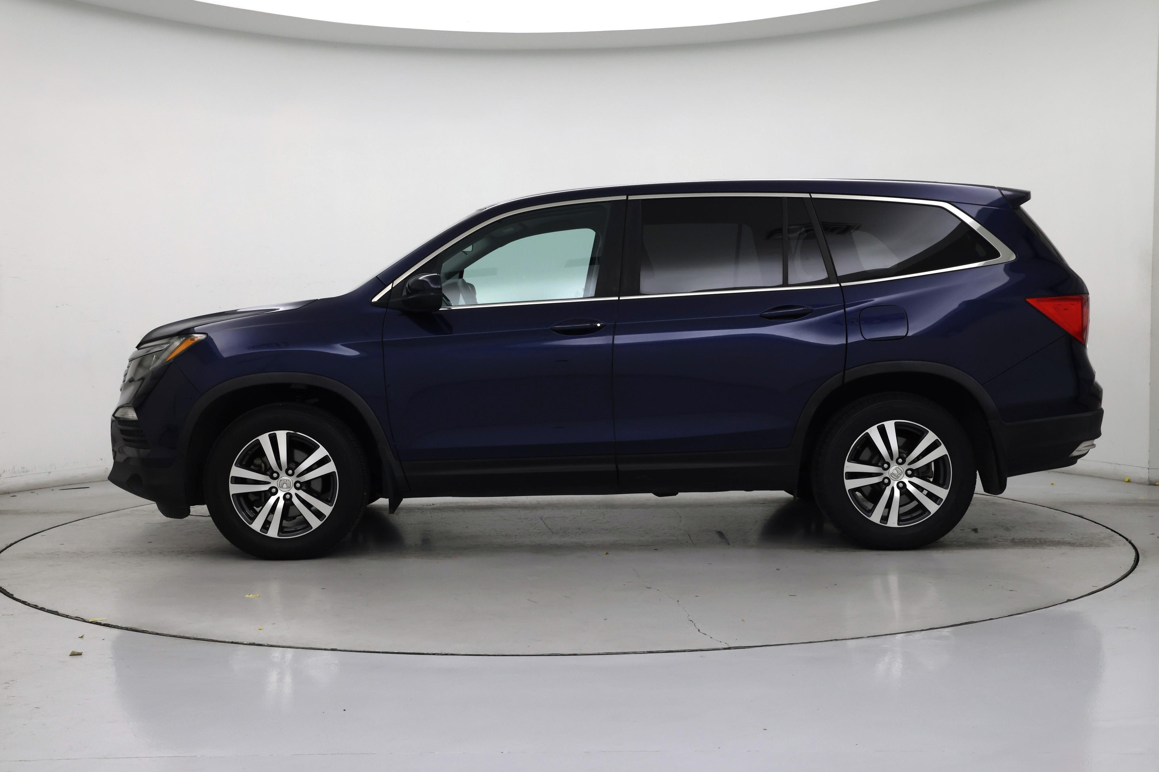Thumbnail: 2016 Honda Pilot - 3