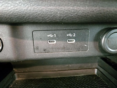 USB/AUX Ports