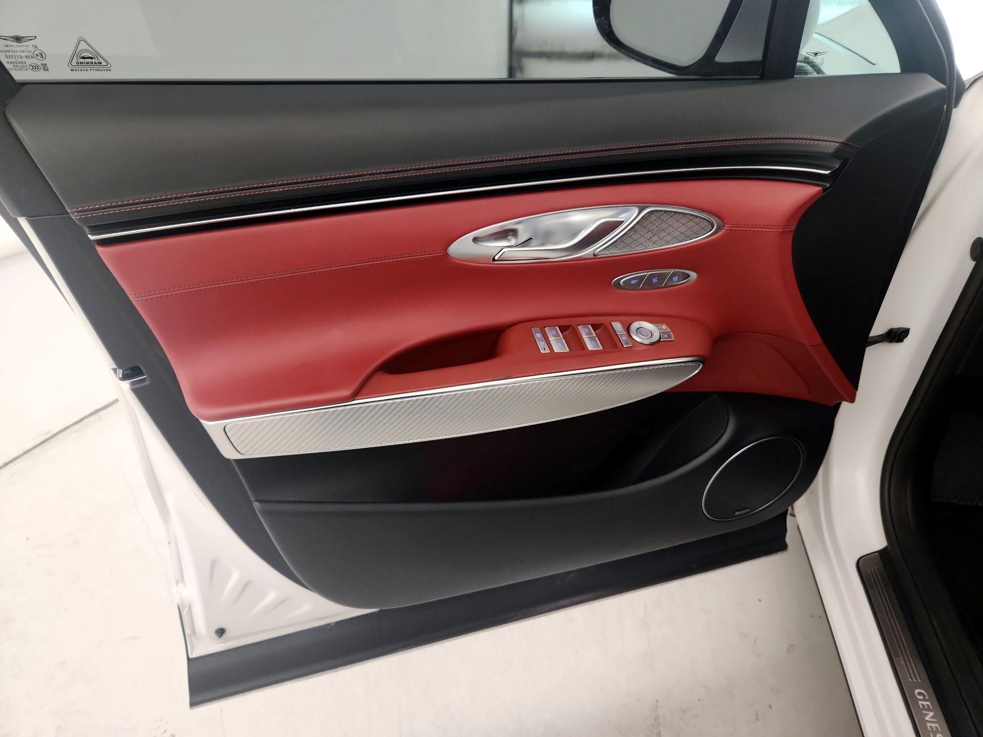 Thumbnail: 2023 Genesis GV70 - 12