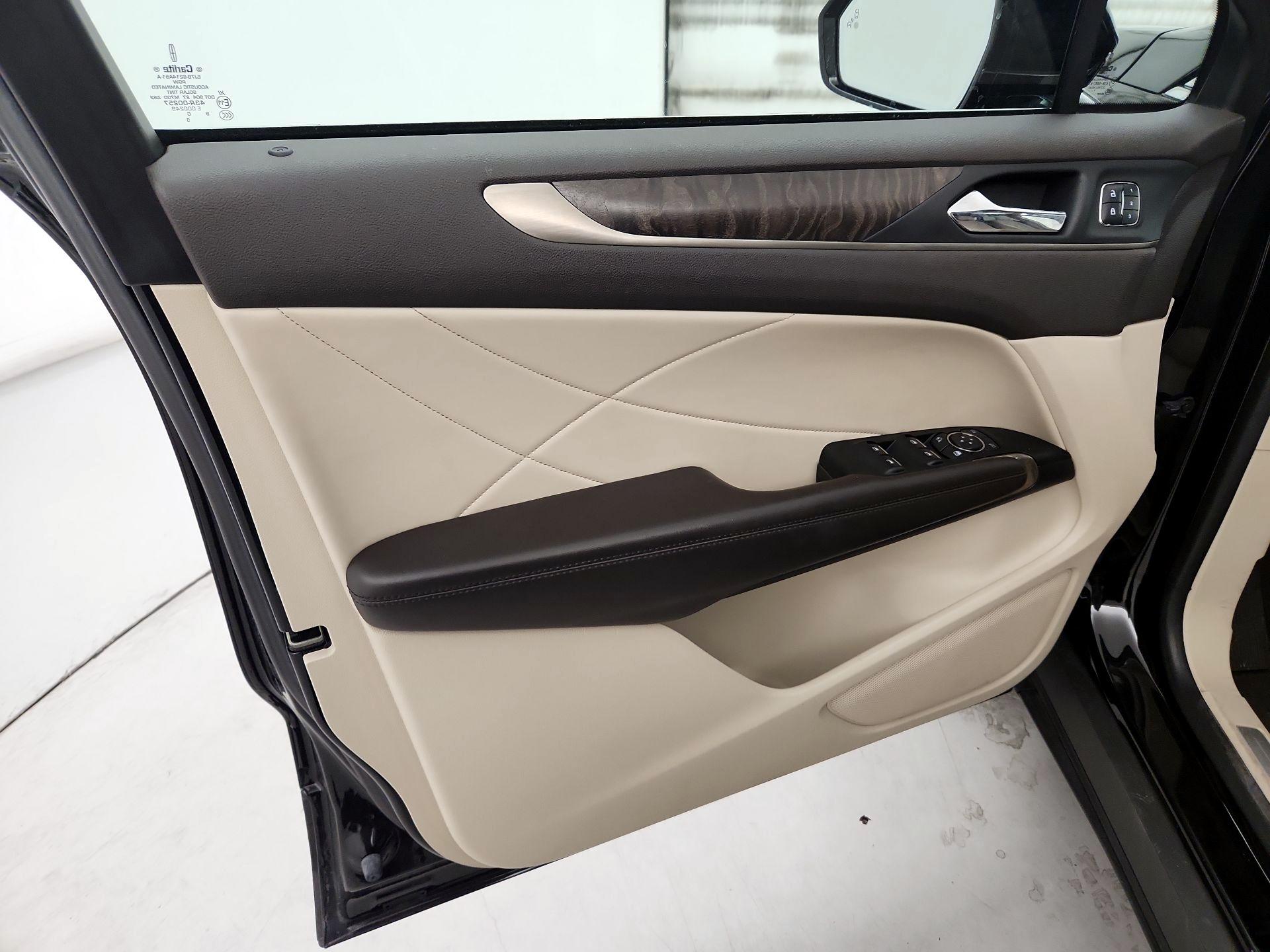 Thumbnail: 2018 Lincoln MKC - 12