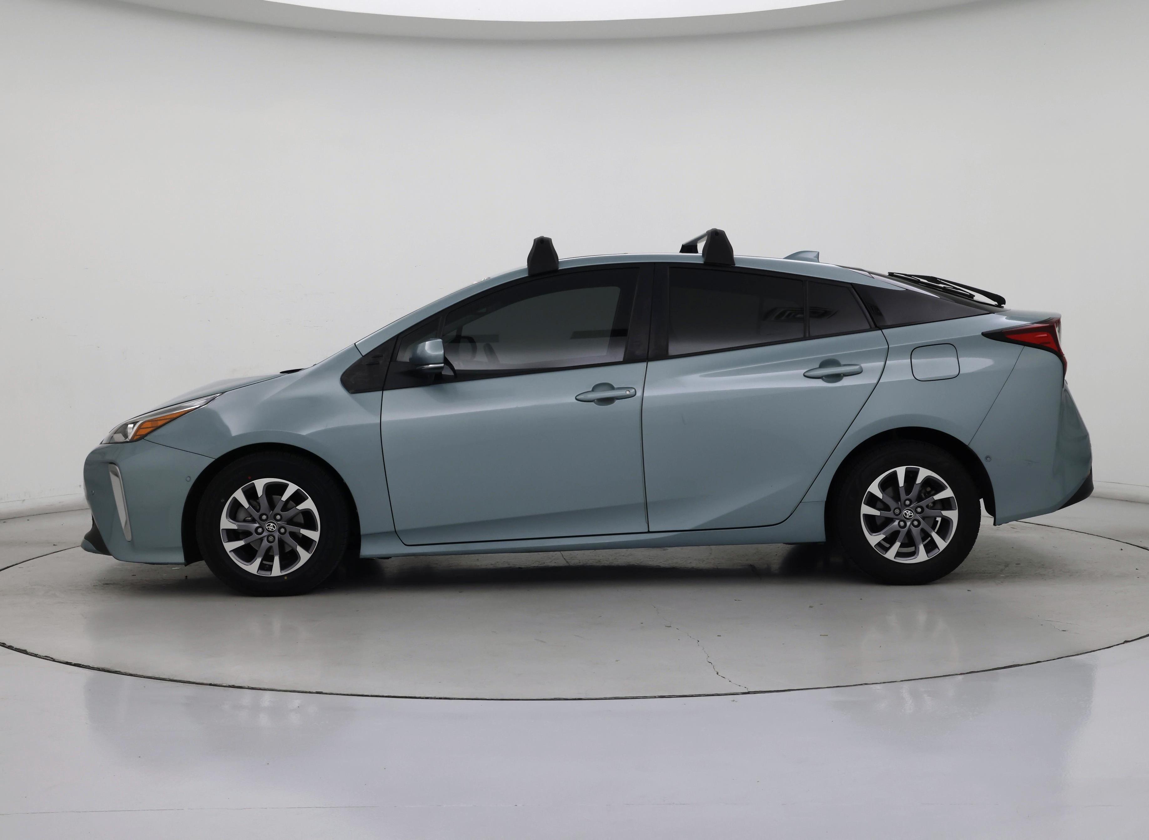 Thumbnail: 2022 Toyota Prius - 3