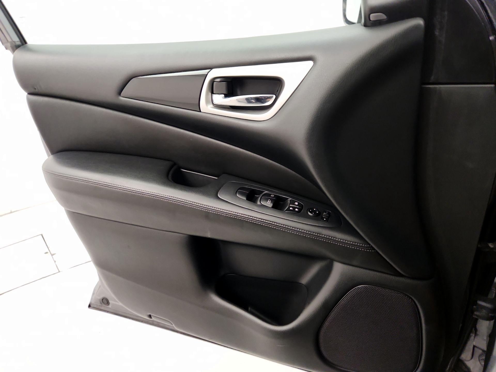 Thumbnail: 2019 Nissan Pathfinder - 12