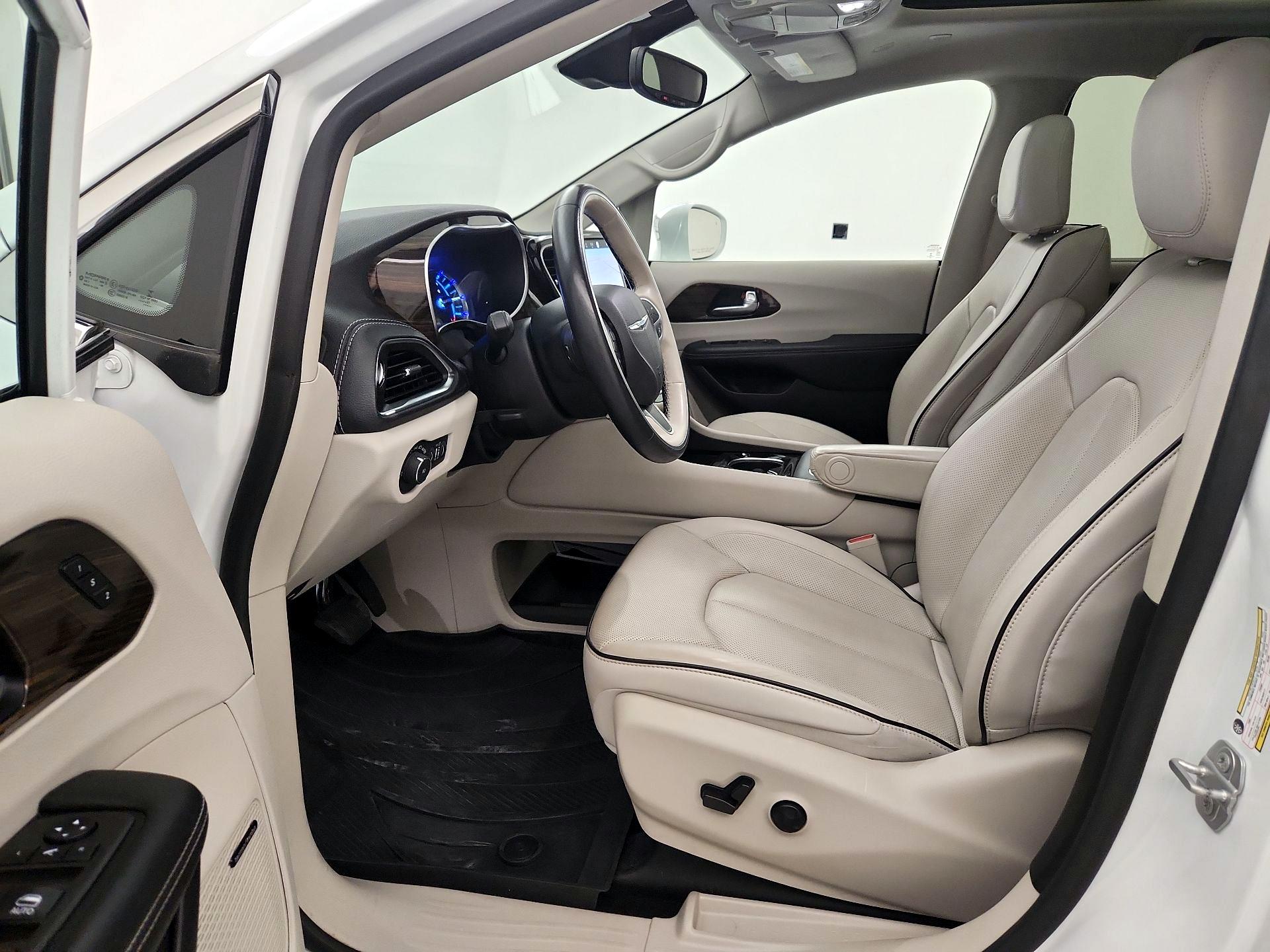 Thumbnail: 2021 Chrysler Pacifica - 11