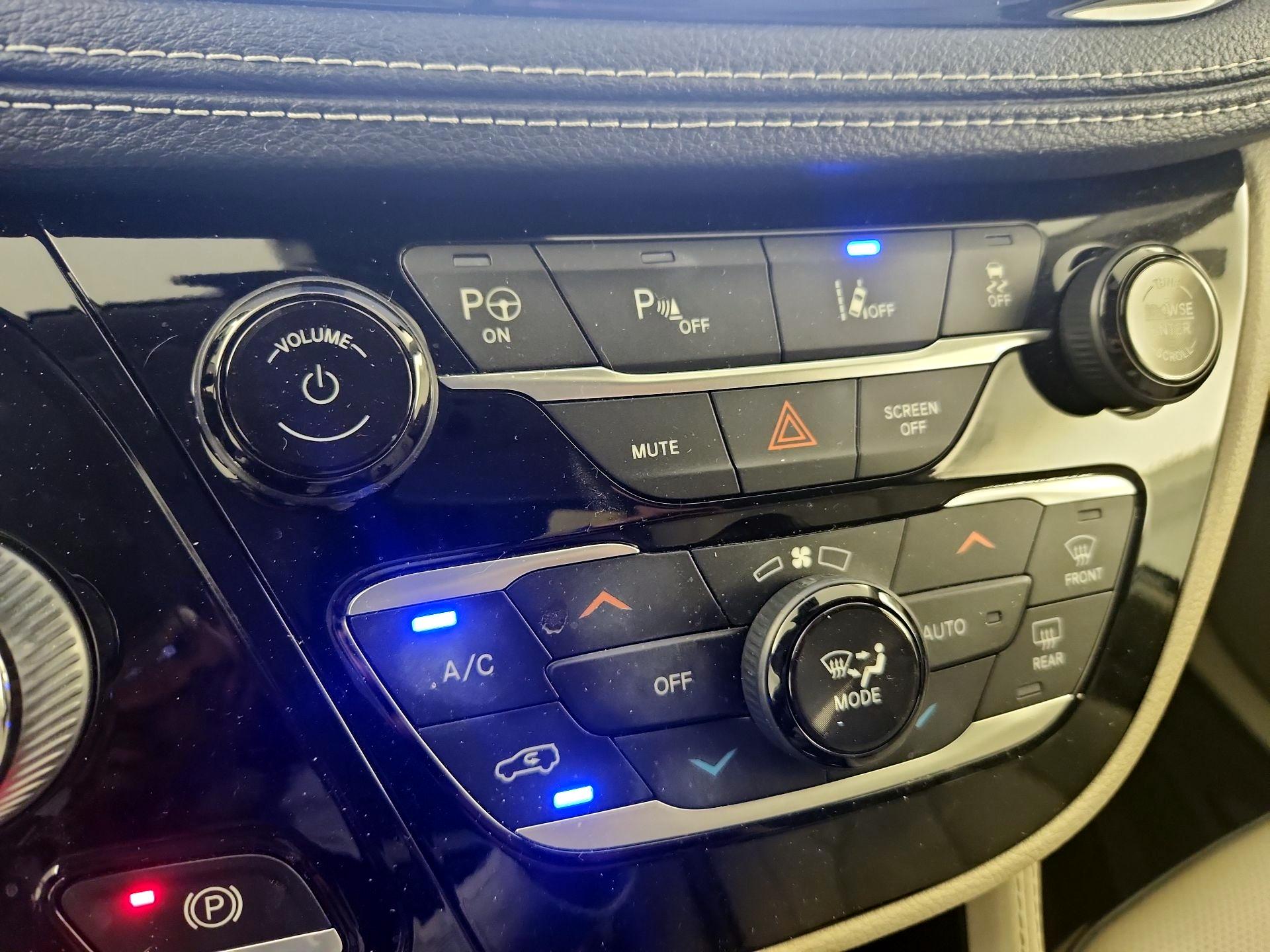 Thumbnail: 2021 Chrysler Pacifica - 17