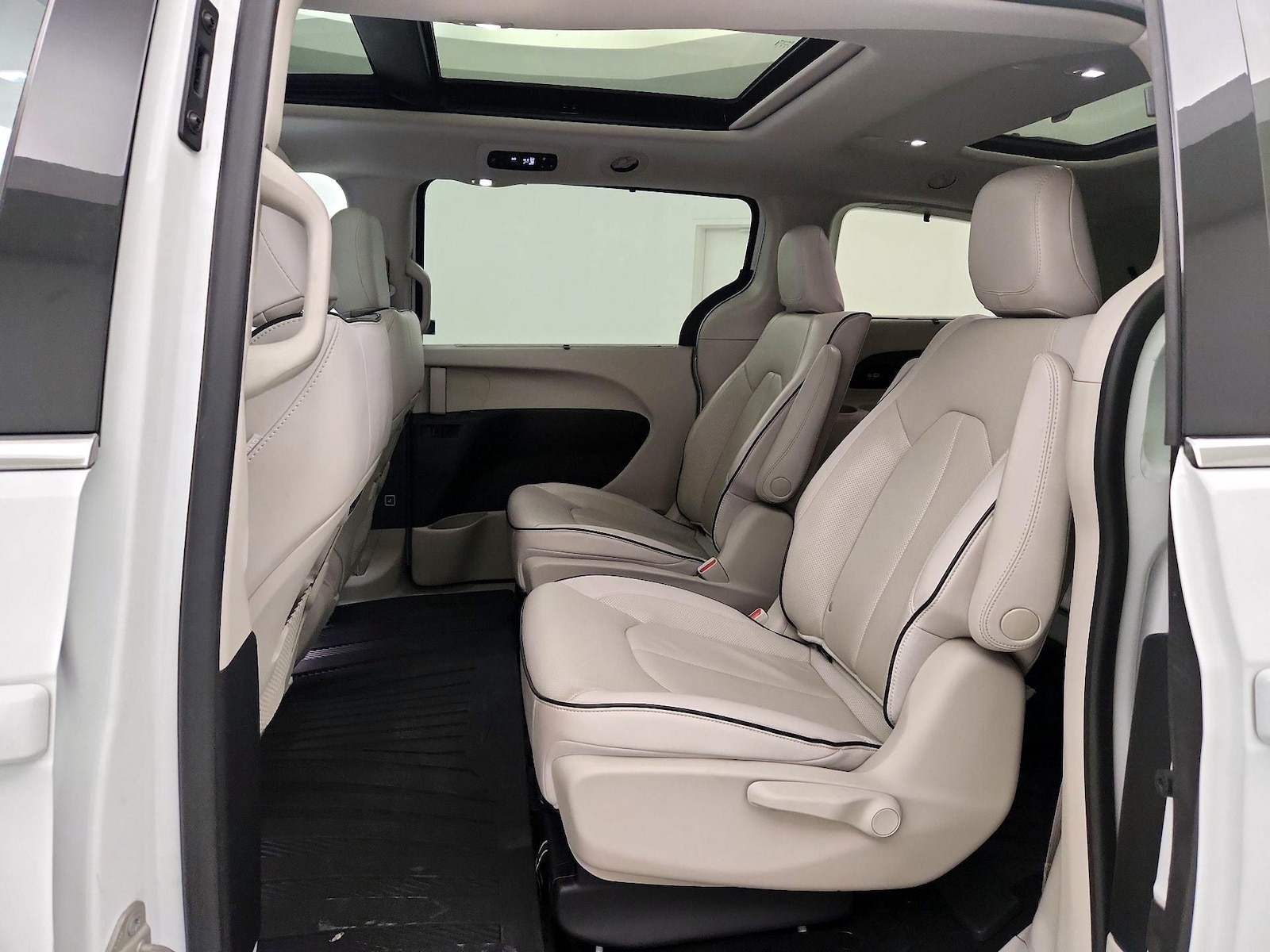 2021 Chrysler Pacifica Hybrid Limited - Photo 22