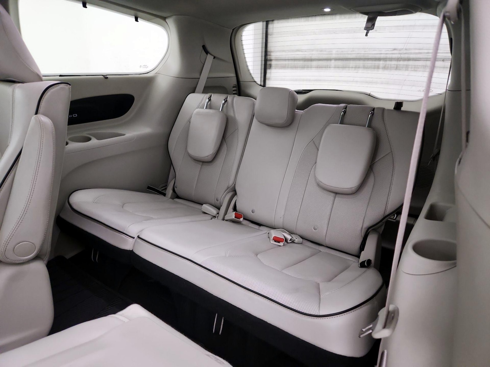 2021 Chrysler Pacifica Hybrid Limited - Photo 23