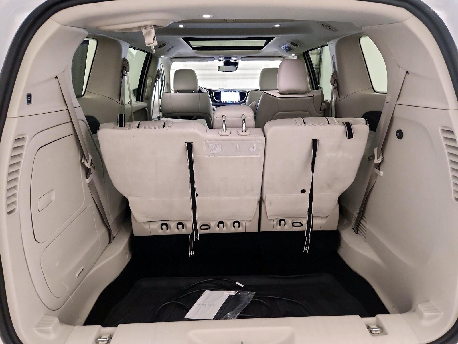 2021 Chrysler Pacifica Hybrid Limited - Photo 24