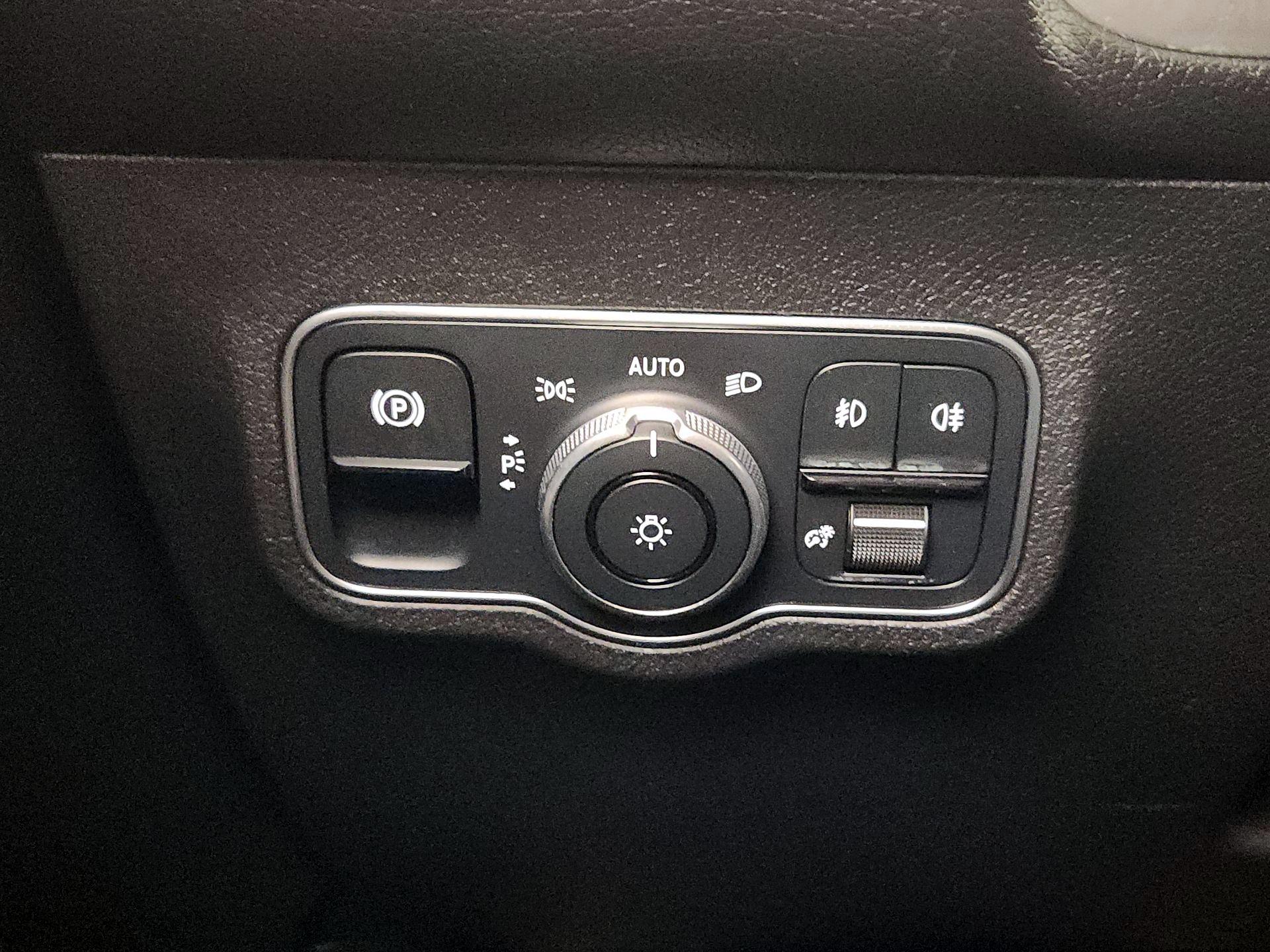 Thumbnail: 2022 Mercedes-Benz GLB - 13