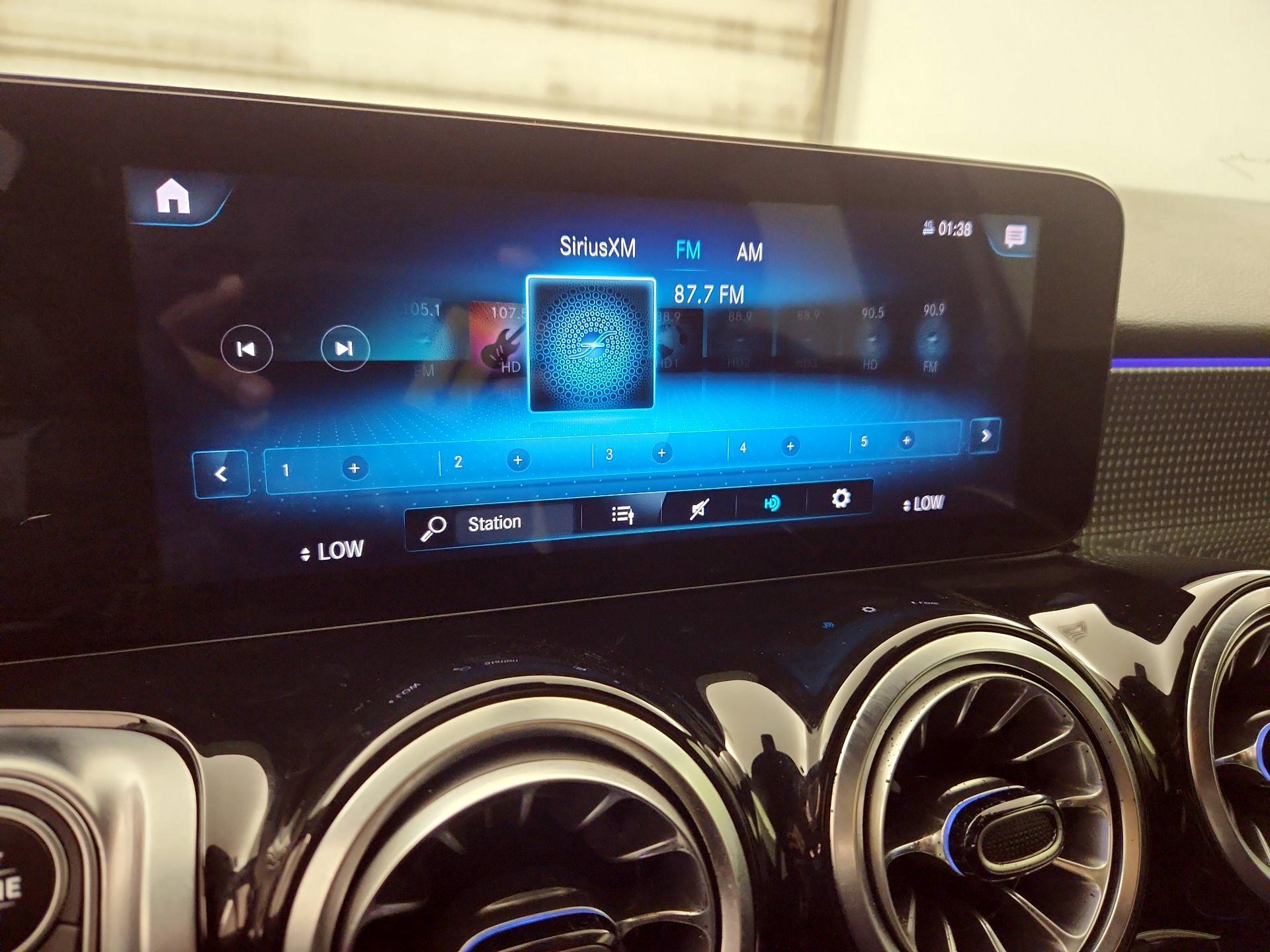 Thumbnail: 2022 Mercedes-Benz GLB - 15