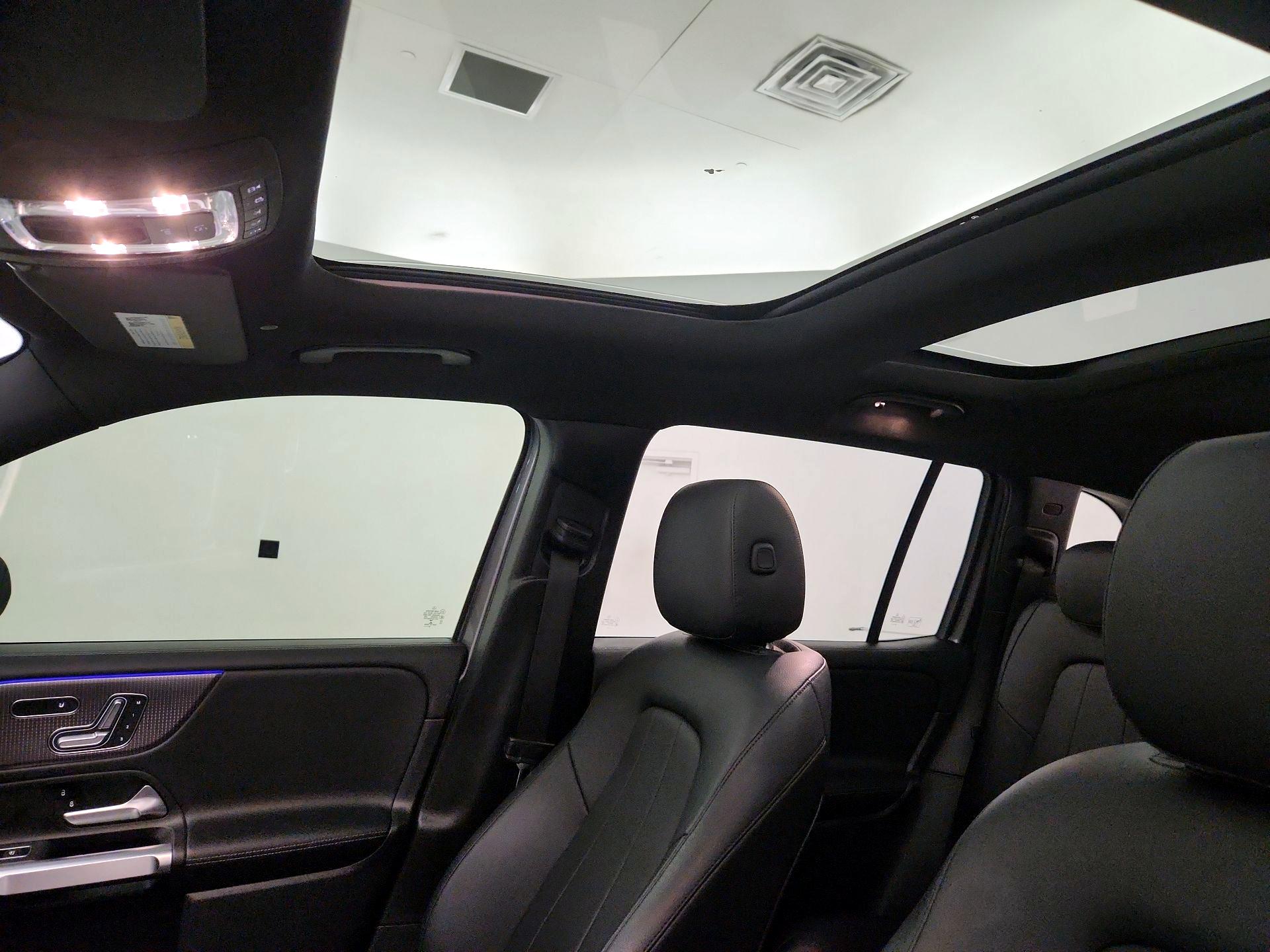 Thumbnail: 2022 Mercedes-Benz GLB - 19