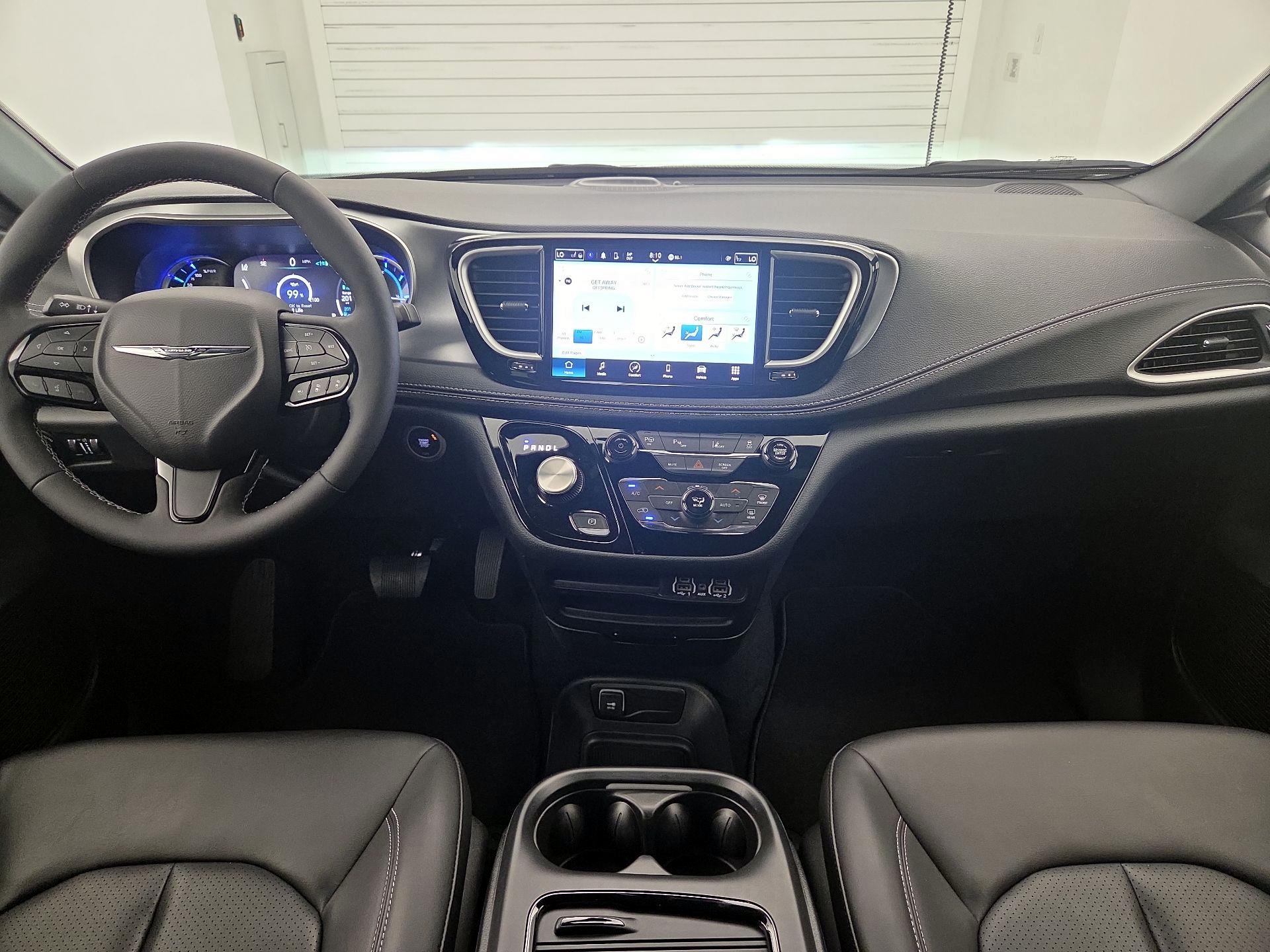 Thumbnail: 2023 Chrysler Pacifica - 9