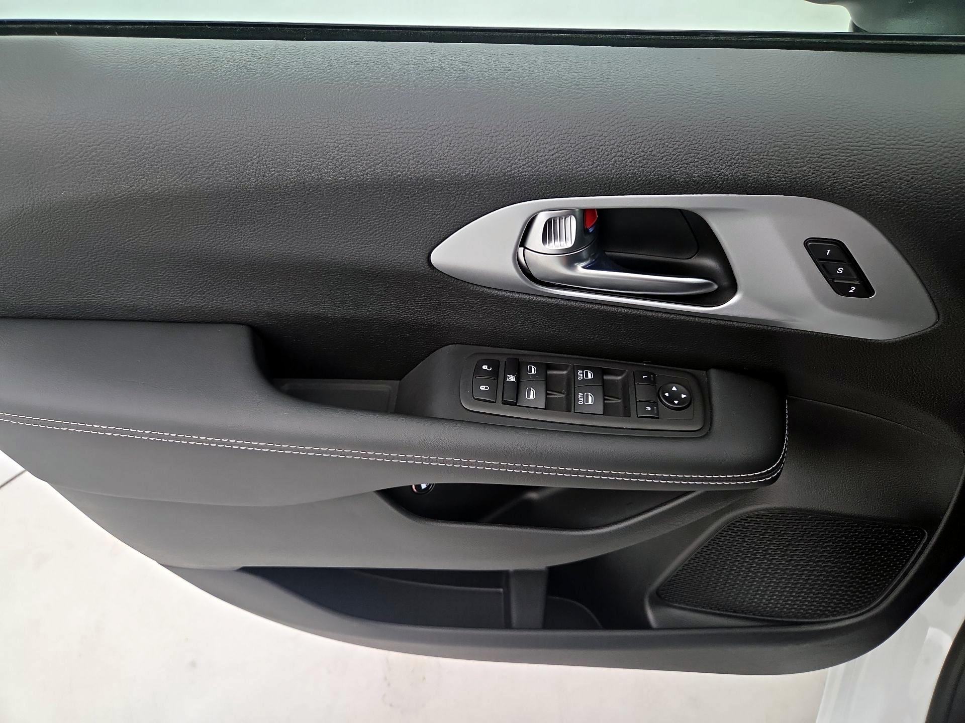 Thumbnail: 2023 Chrysler Pacifica - 12