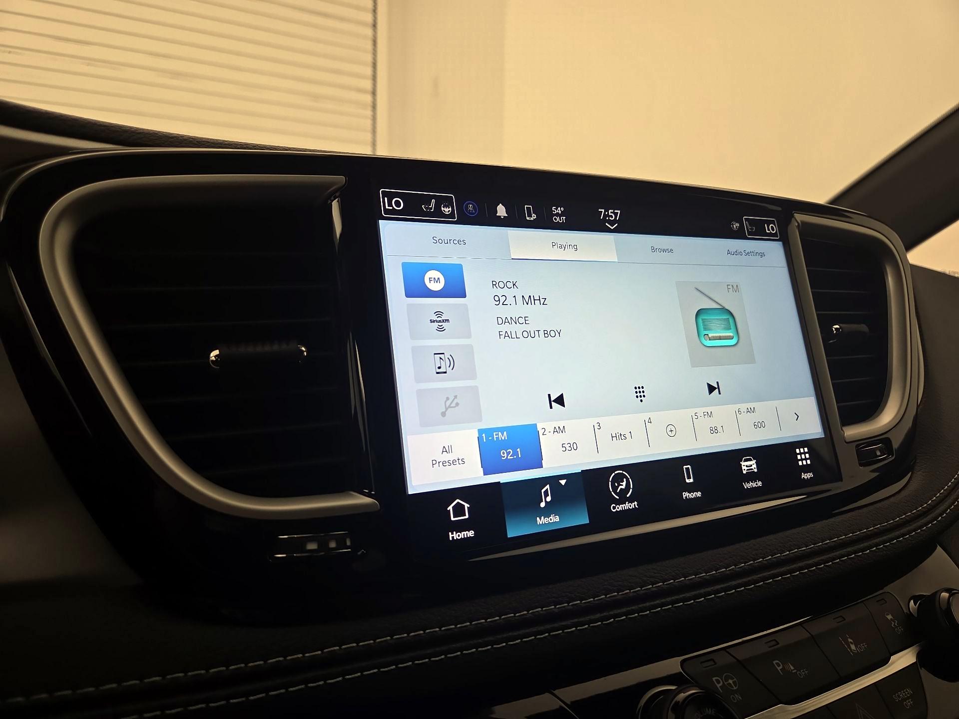 Thumbnail: 2023 Chrysler Pacifica - 15