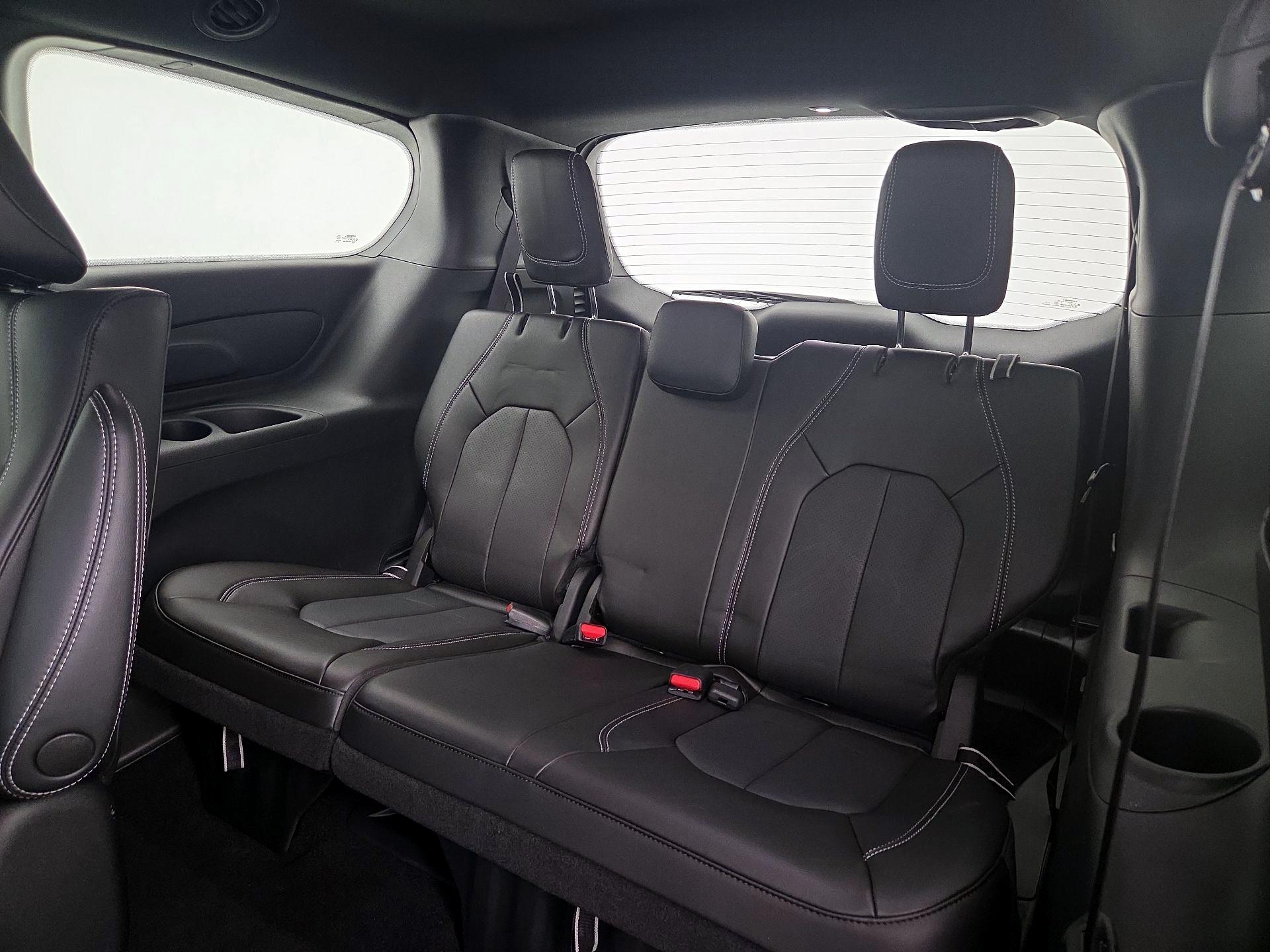 Thumbnail: 2023 Chrysler Pacifica - 20
