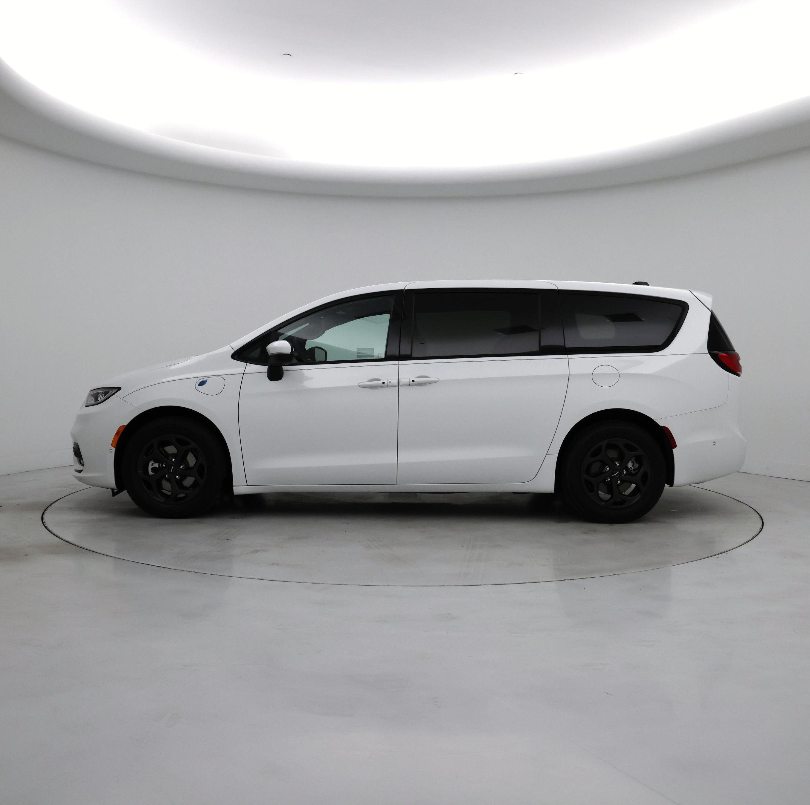 Thumbnail: 2023 Chrysler Pacifica - 3