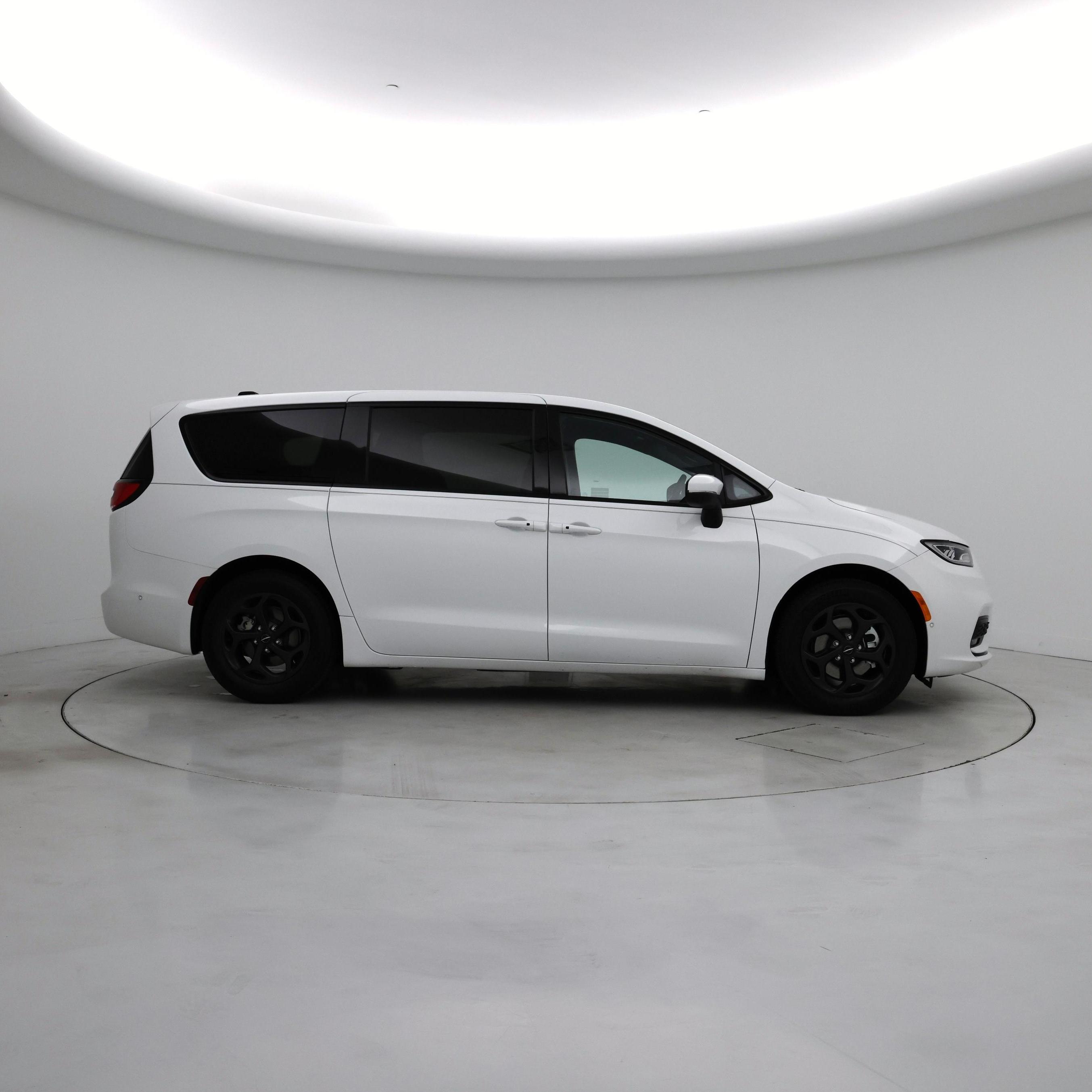 Thumbnail: 2023 Chrysler Pacifica - 7