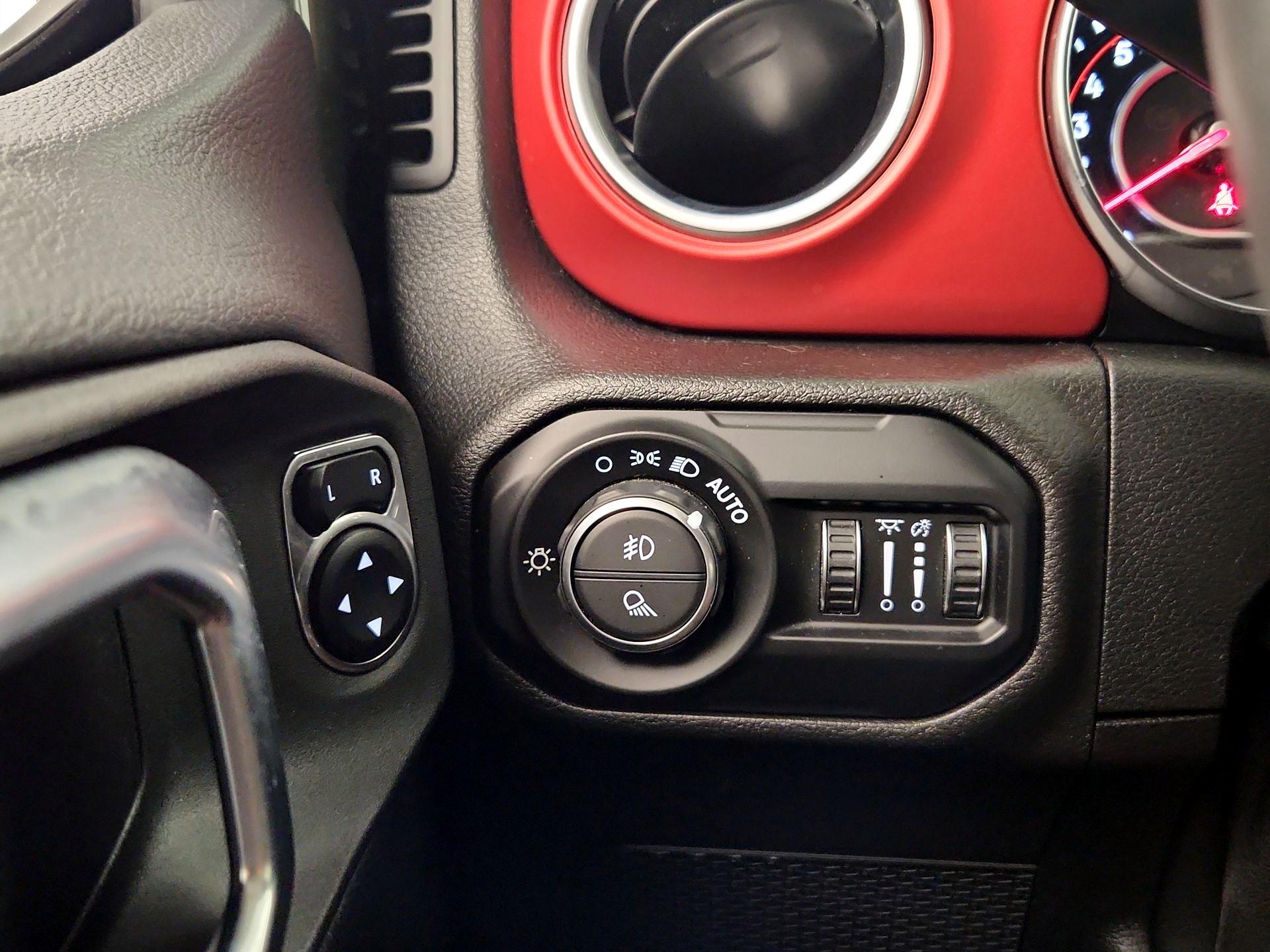 Thumbnail: 2021 Jeep Gladiator - 13