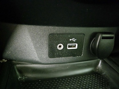 USB/AUX Ports