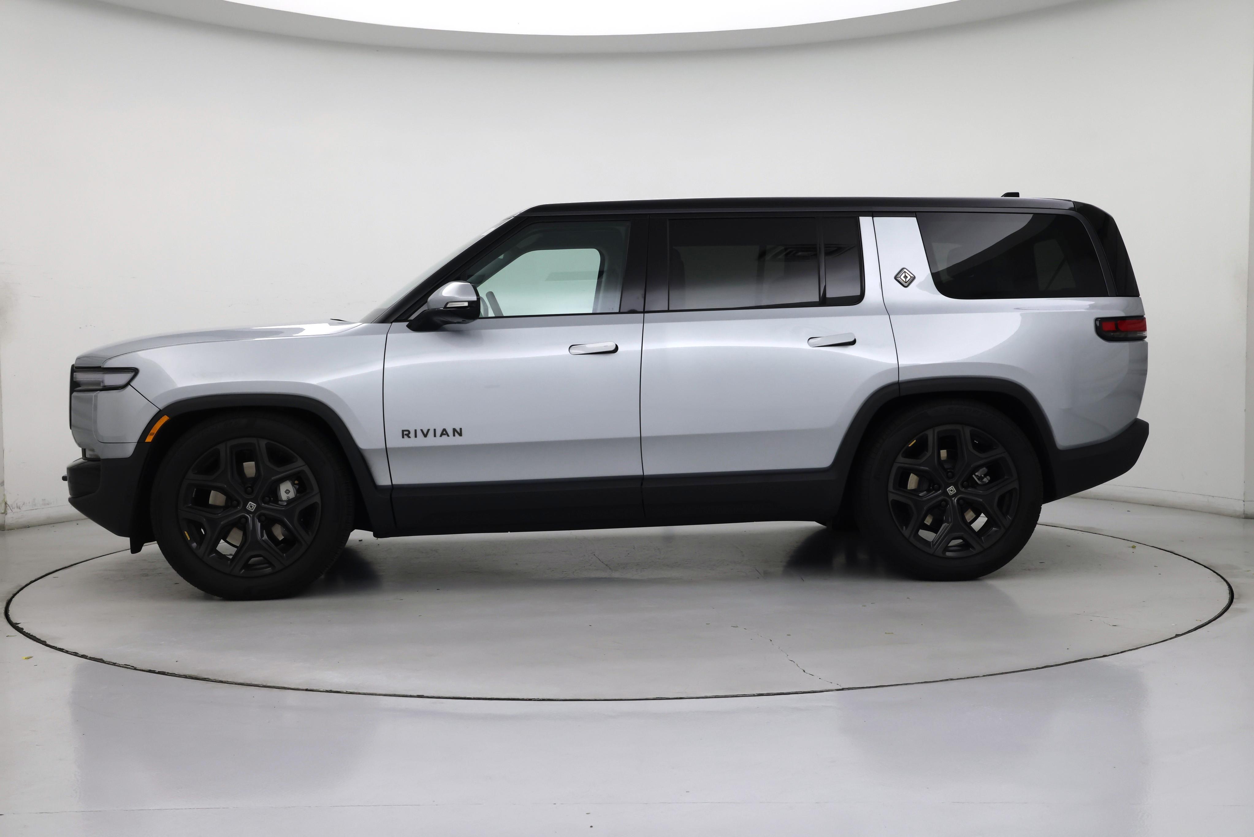 Thumbnail: 2025 Rivian R1S - 3