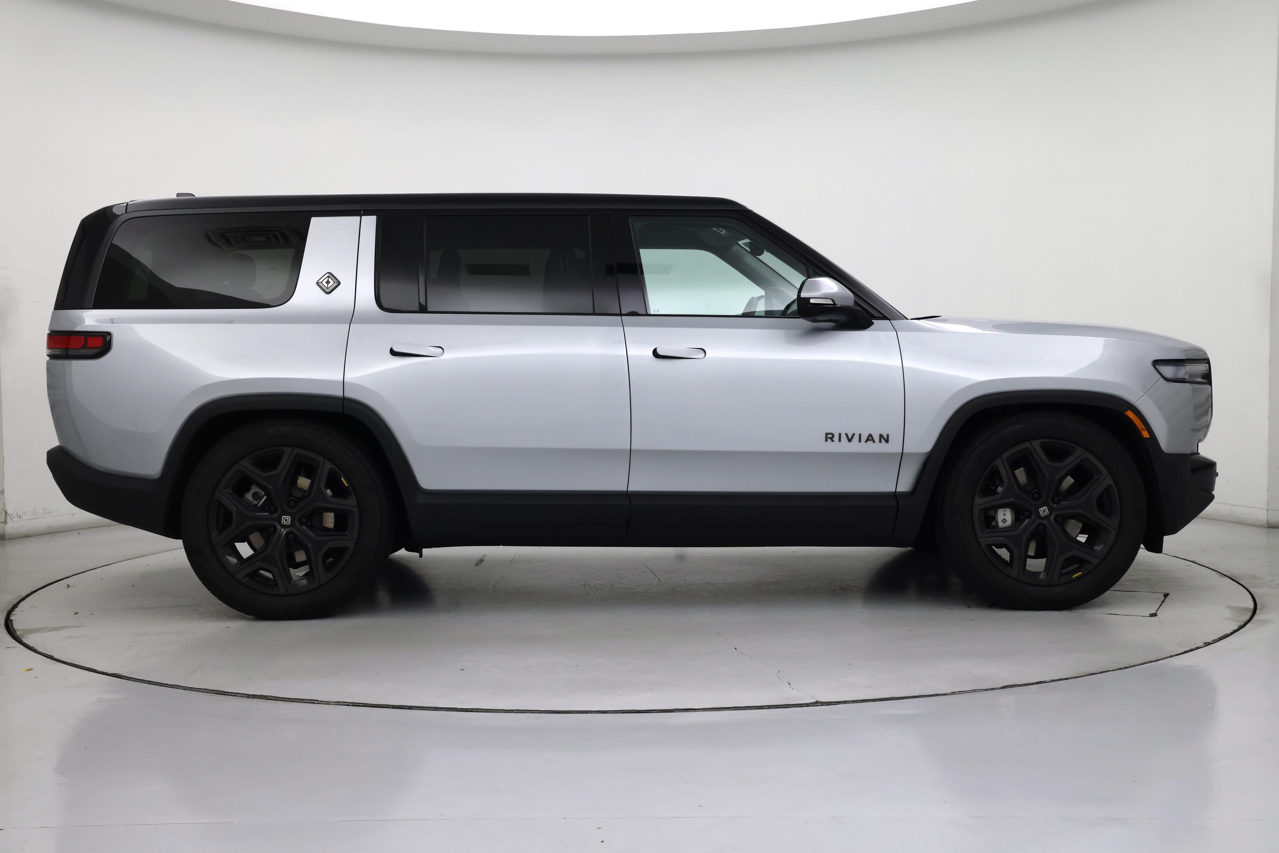 Thumbnail: 2025 Rivian R1S - 7