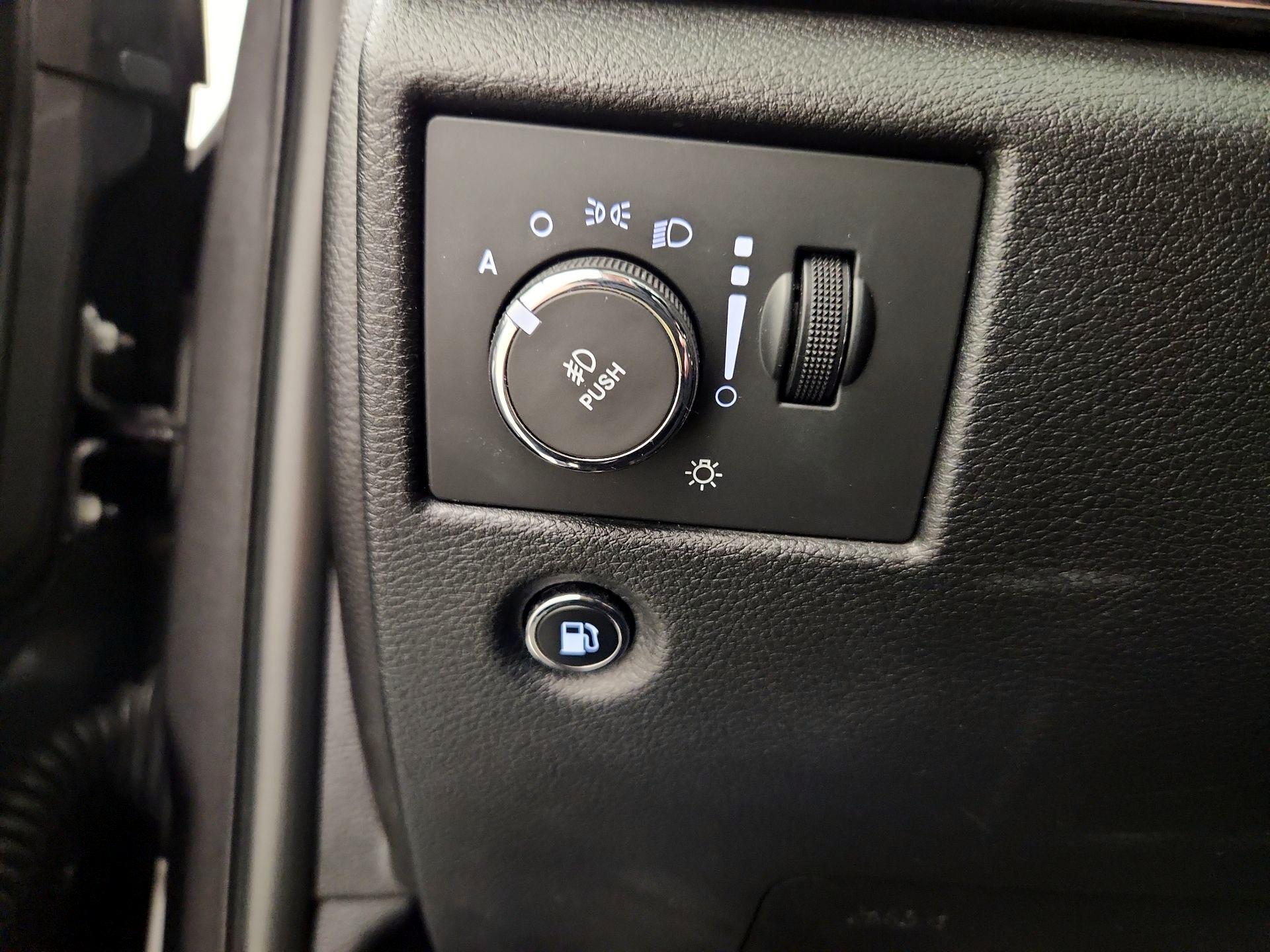 Thumbnail: 2015 Jeep Grand Cherokee - 13