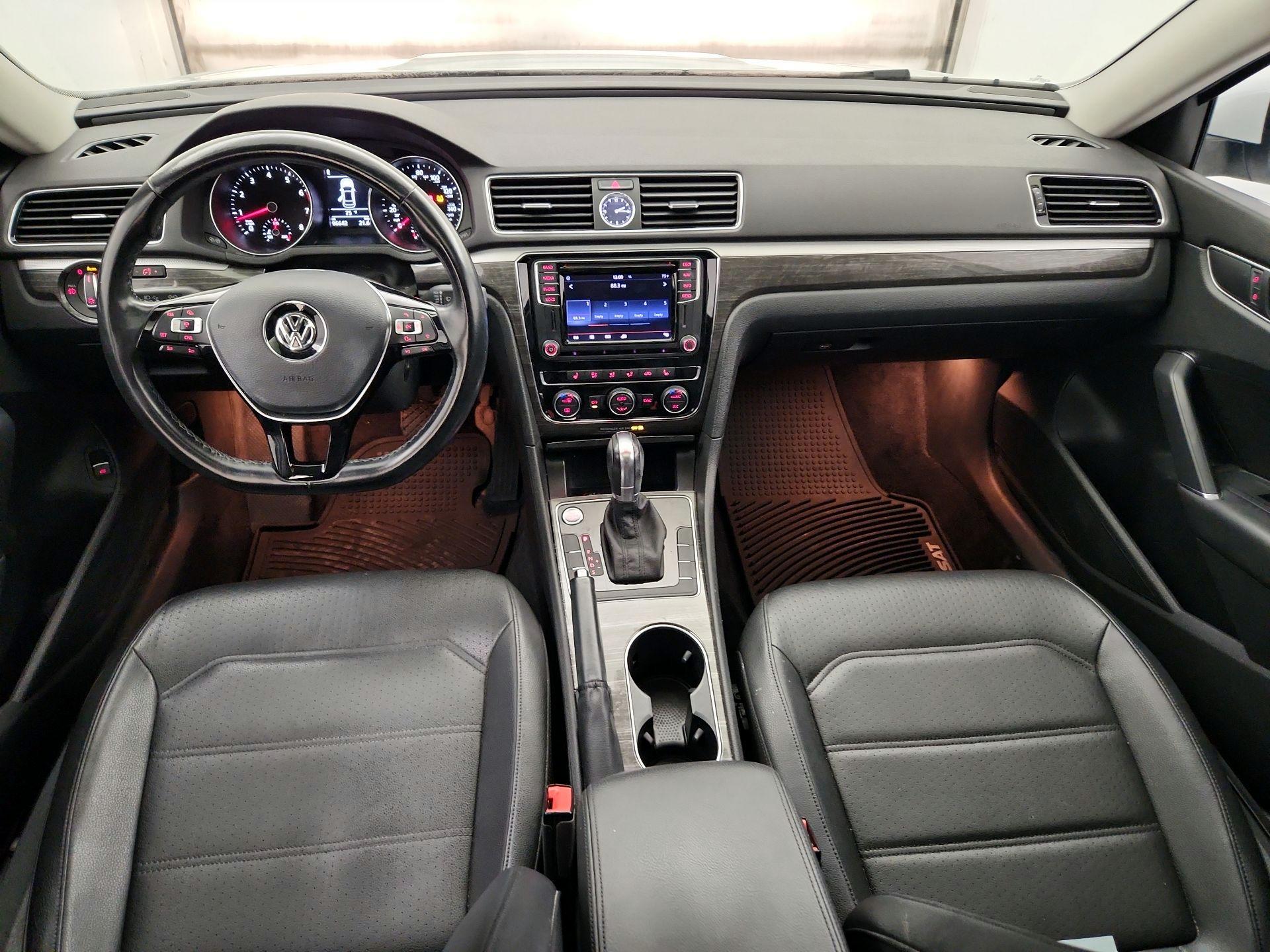 Thumbnail: 2016 Volkswagen Passat - 9