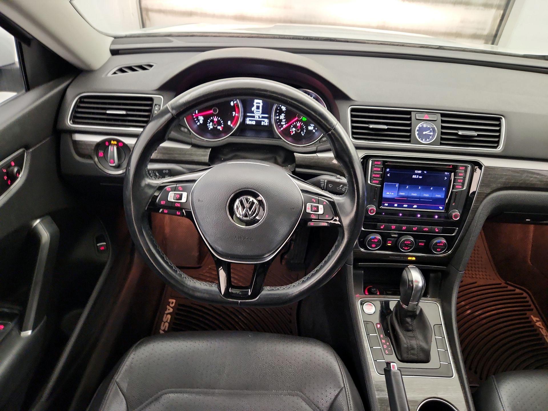 Thumbnail: 2016 Volkswagen Passat - 10