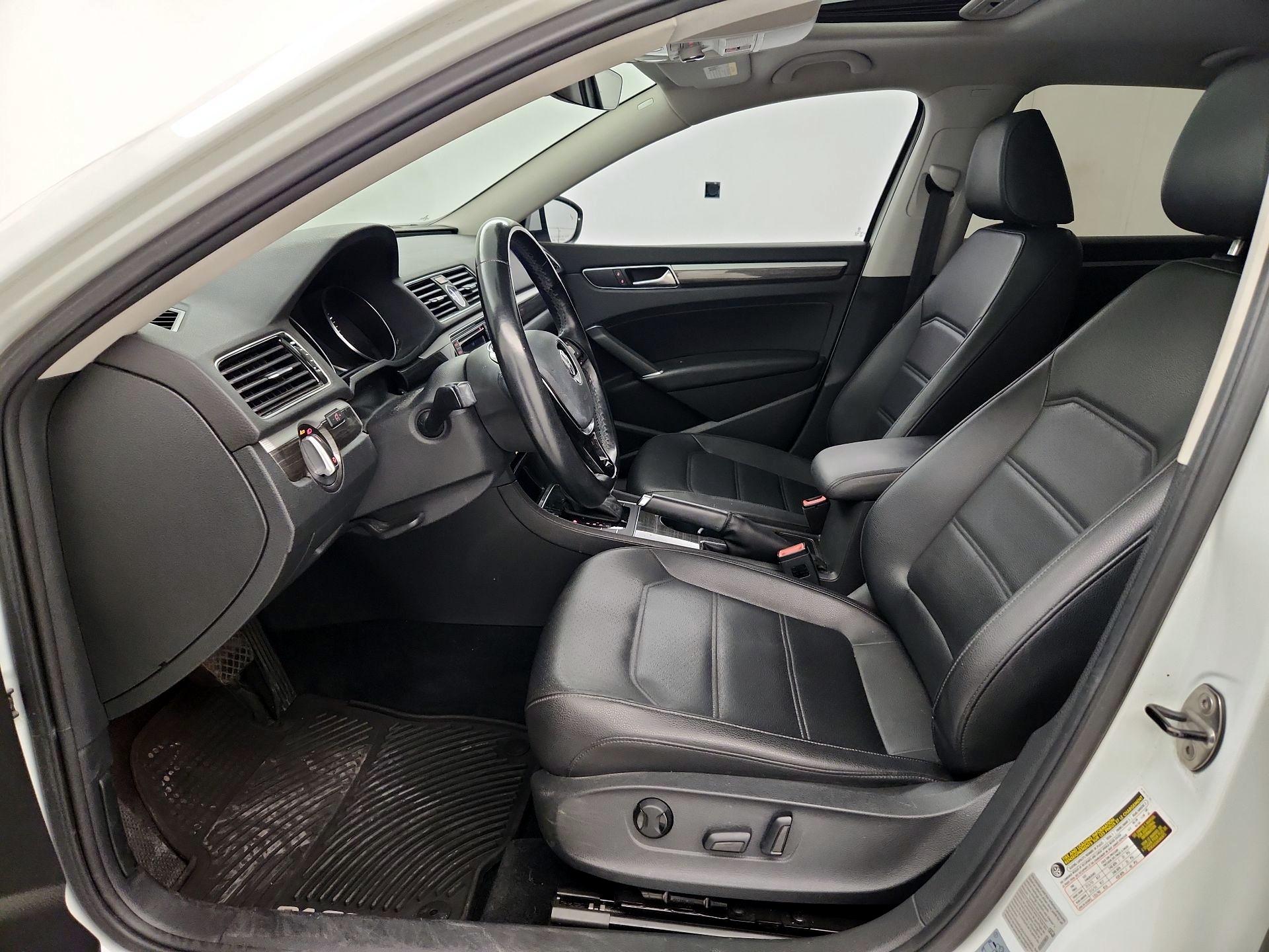 Thumbnail: 2016 Volkswagen Passat - 11