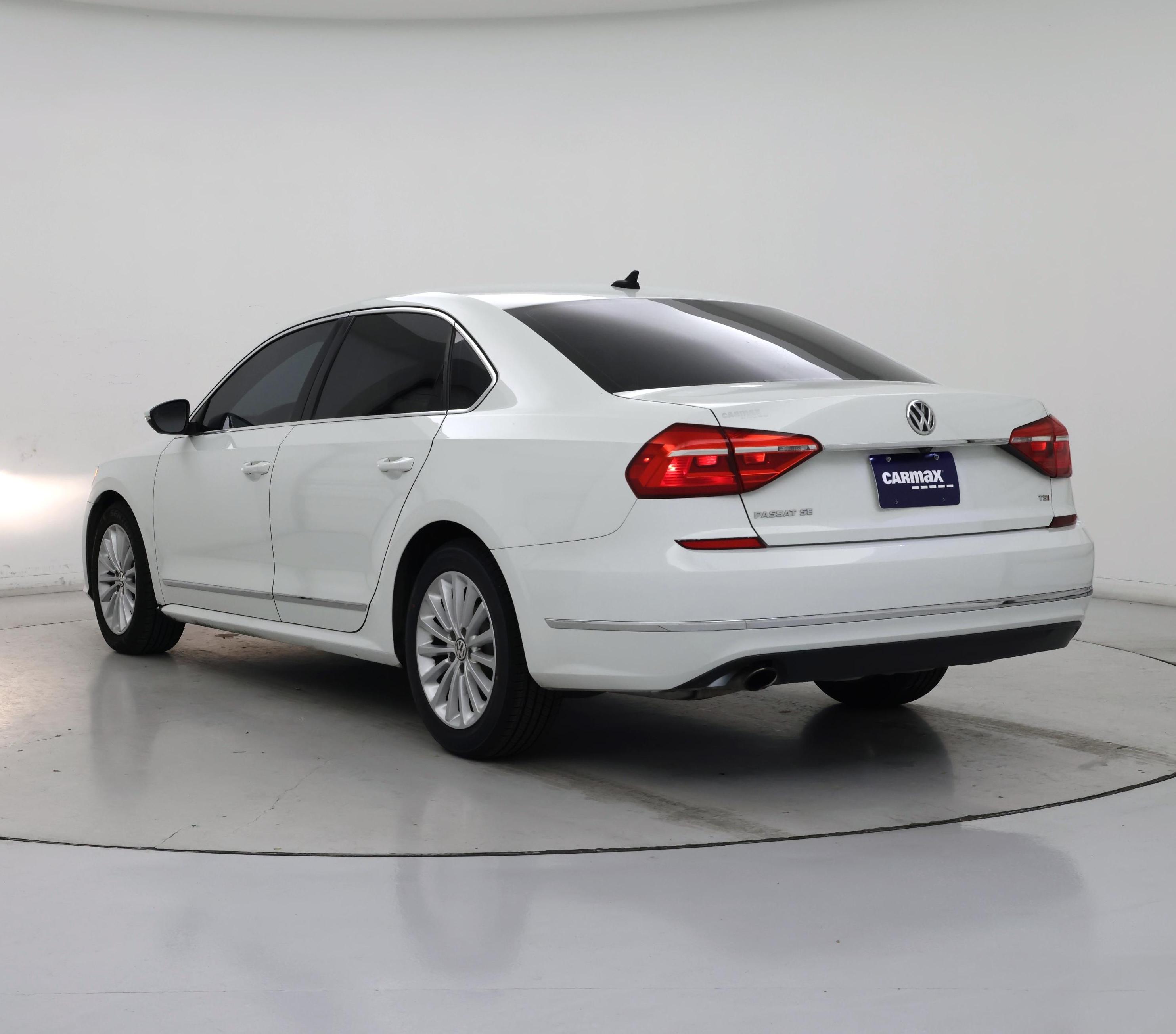 Thumbnail: 2016 Volkswagen Passat - 2