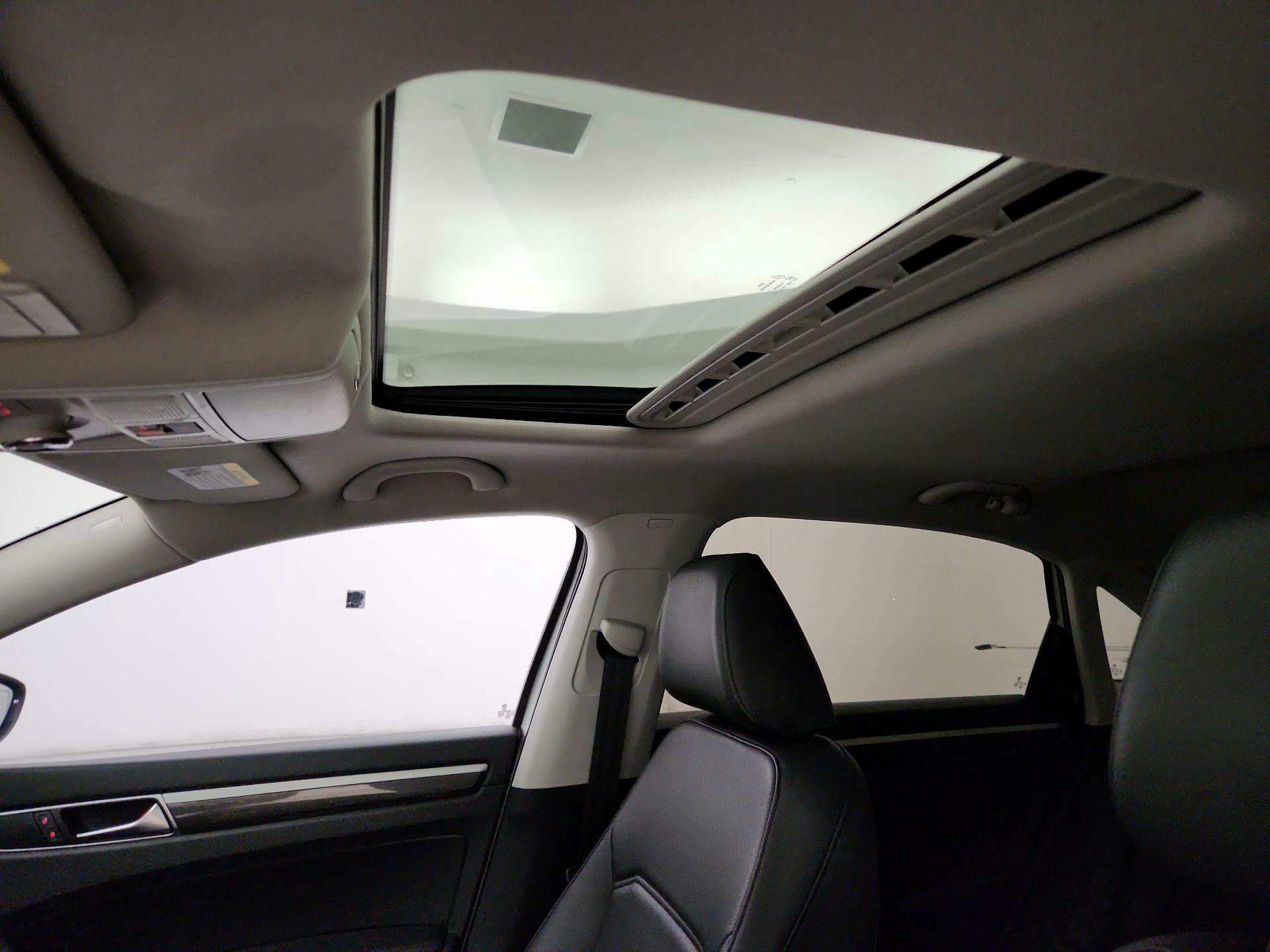 Thumbnail: 2016 Volkswagen Passat - 19