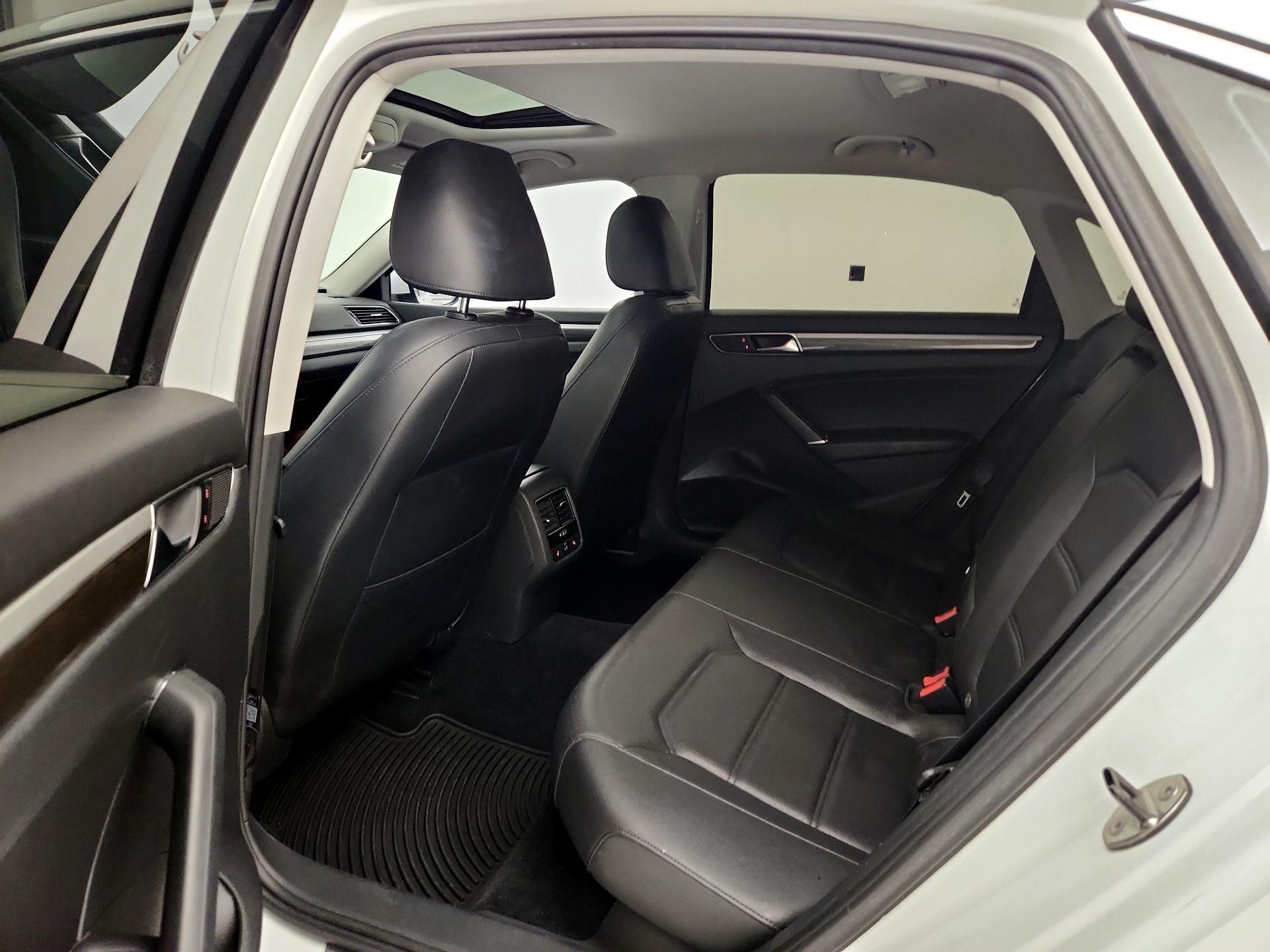 Thumbnail: 2016 Volkswagen Passat - 20