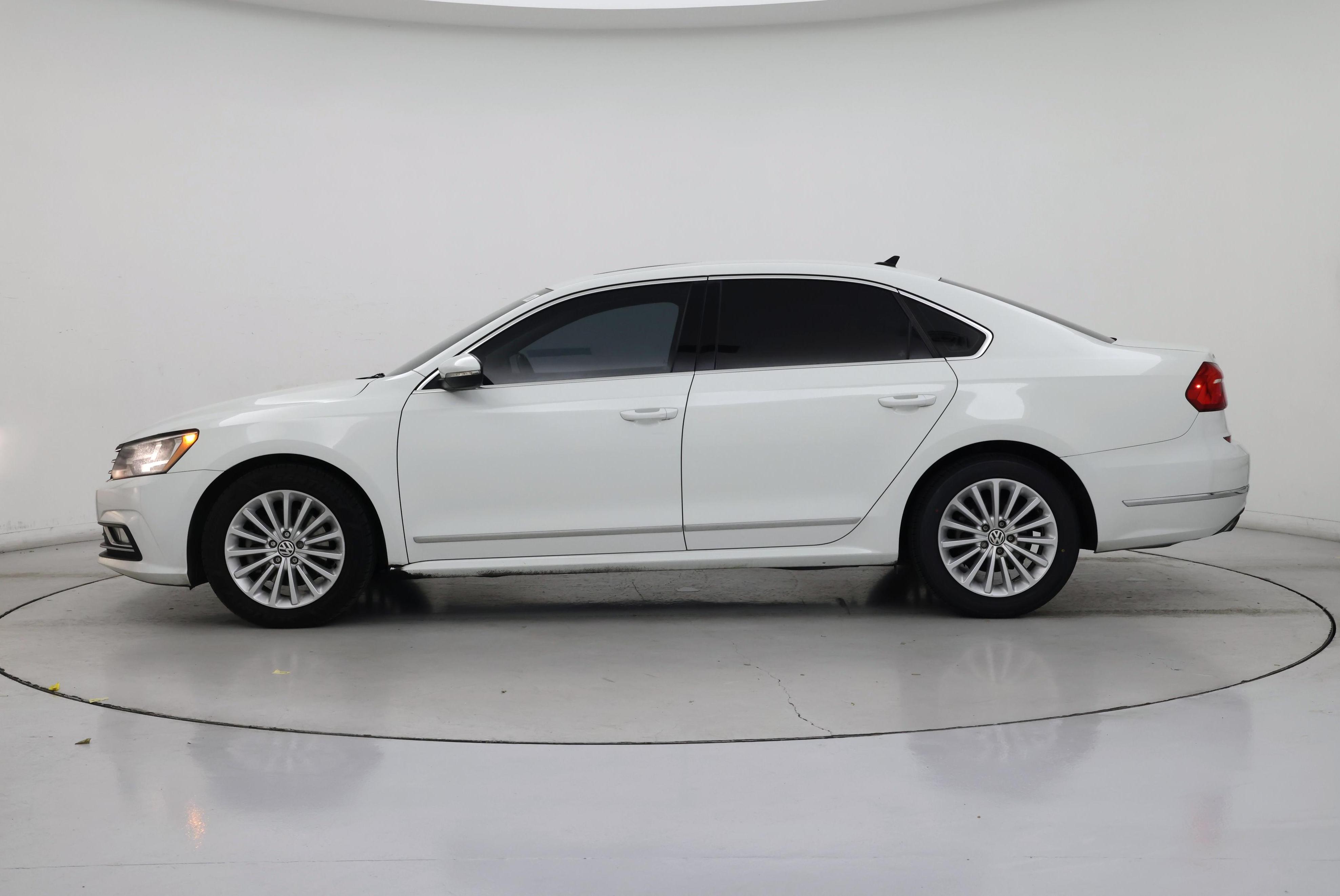 Thumbnail: 2016 Volkswagen Passat - 3