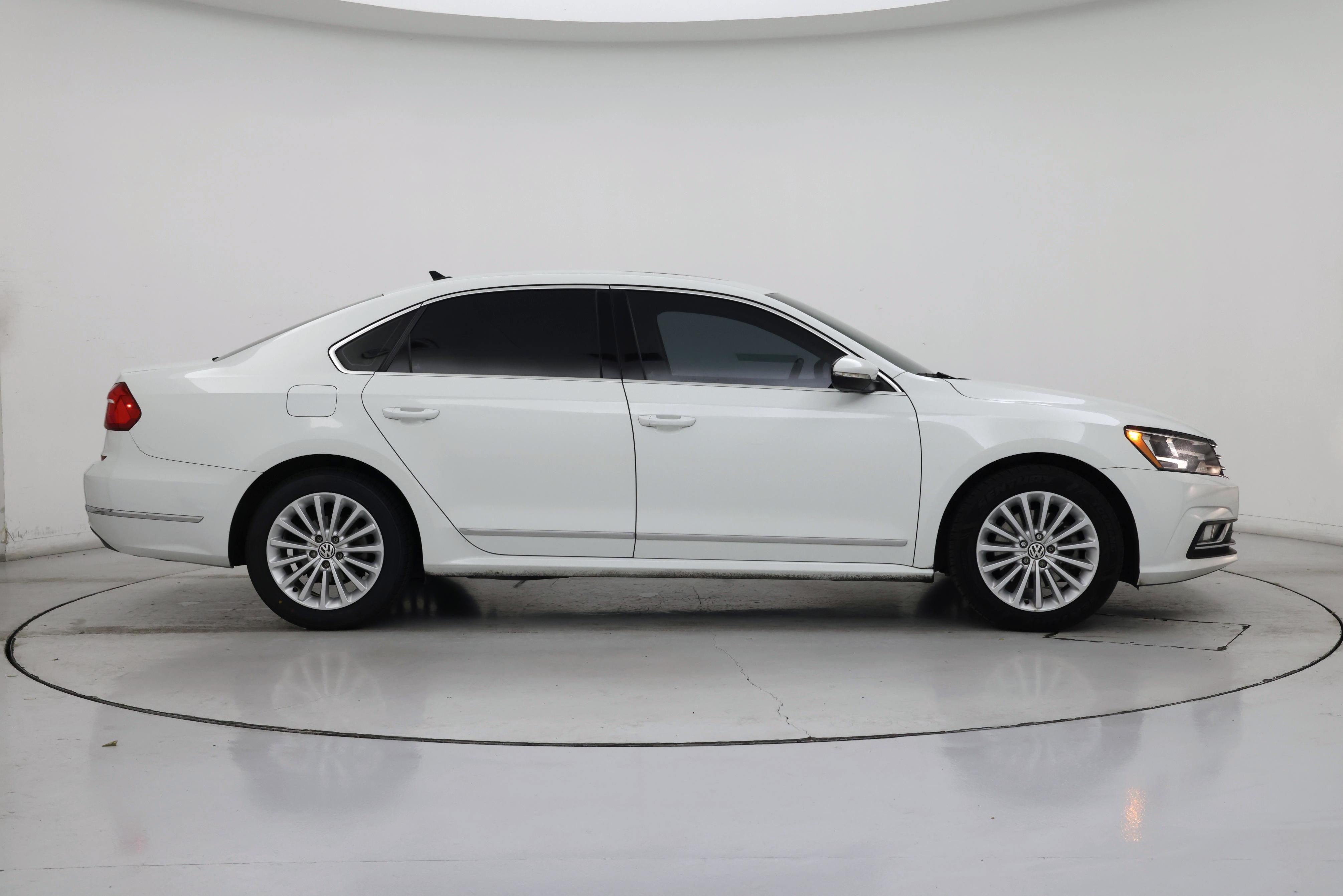 Thumbnail: 2016 Volkswagen Passat - 7