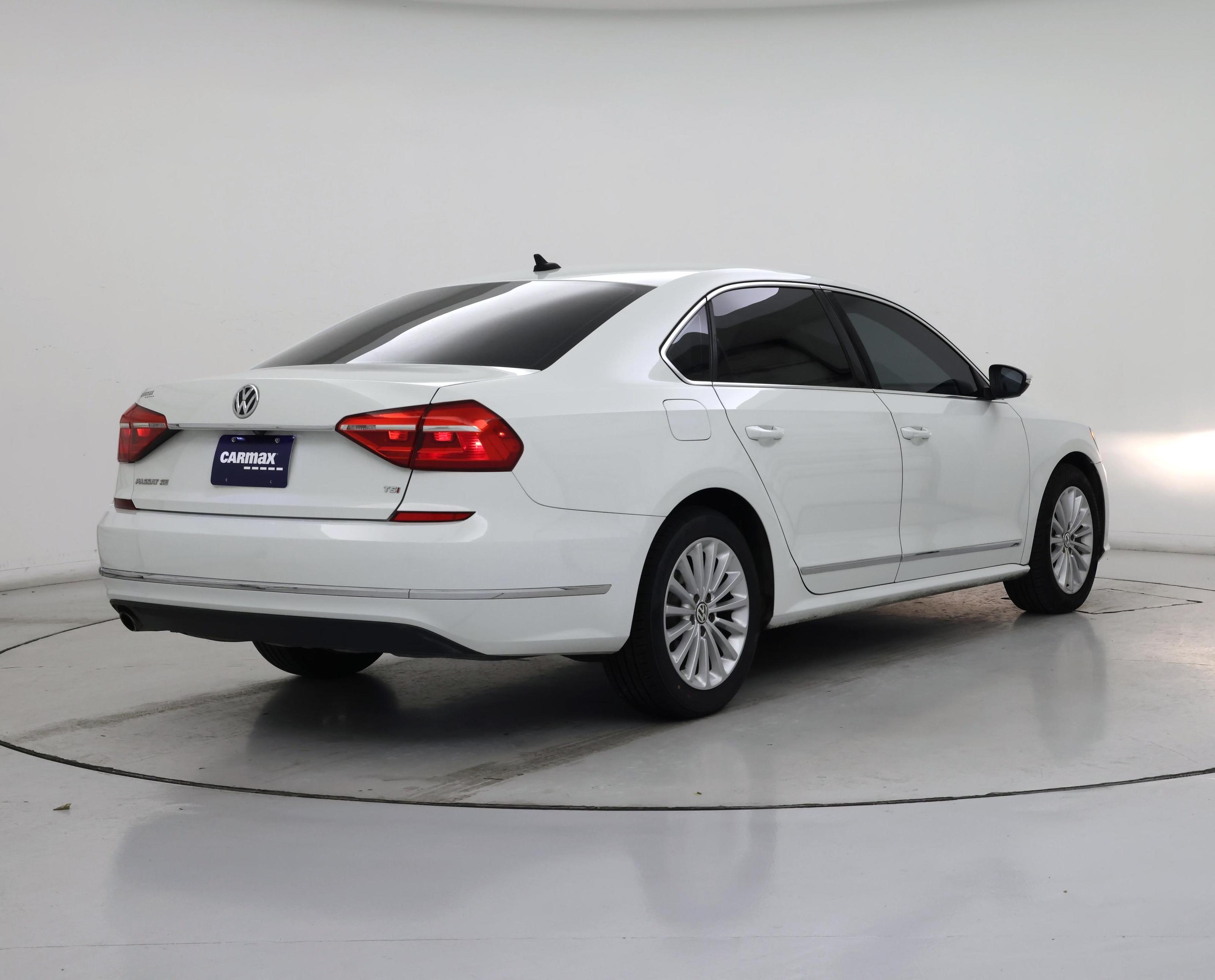 Thumbnail: 2016 Volkswagen Passat - 8