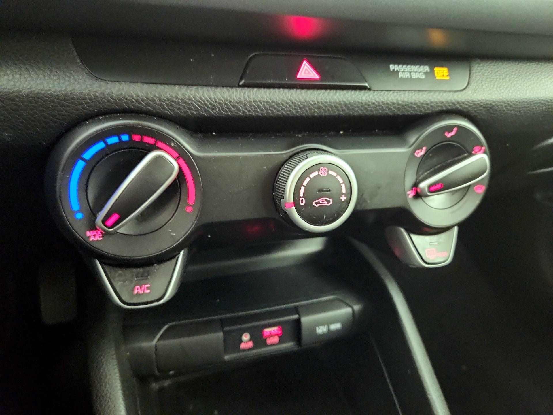 Thumbnail: 2019 Kia Rio - 16