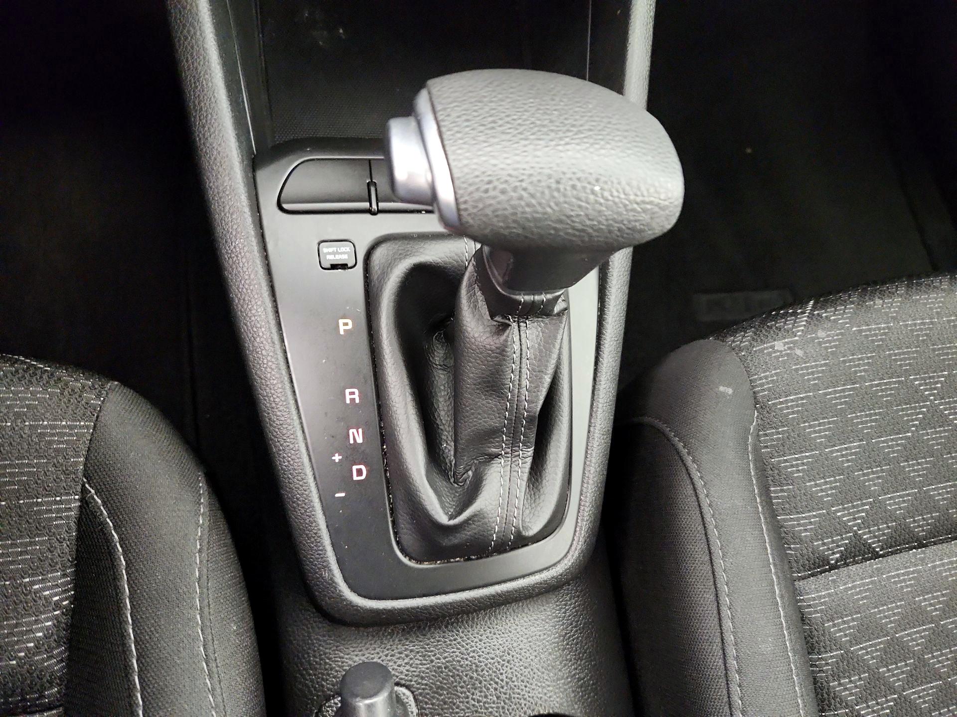 Thumbnail: 2019 Kia Rio - 17