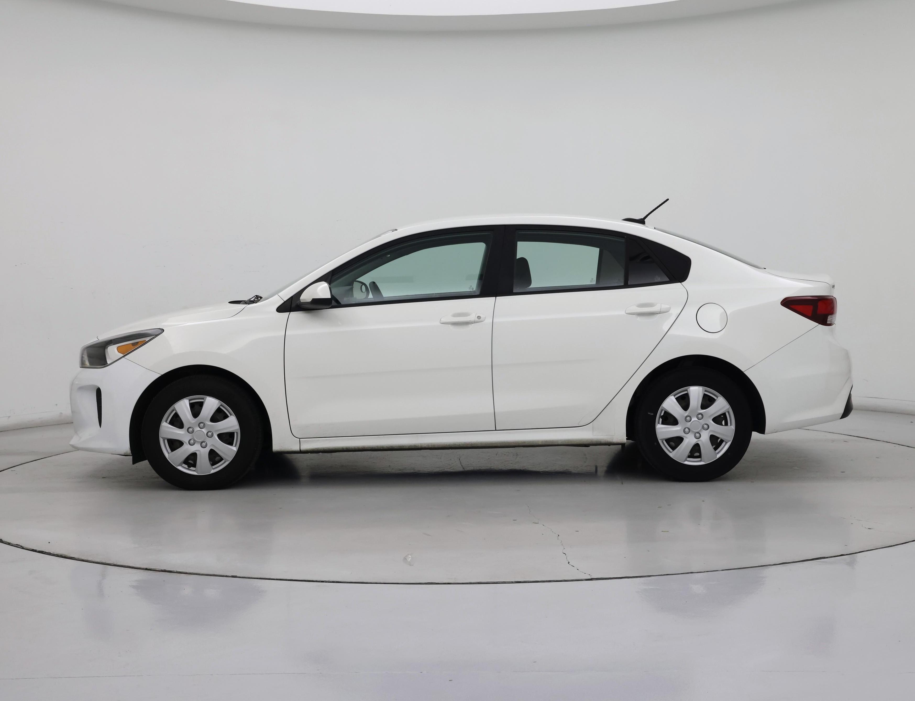 Thumbnail: 2019 Kia Rio - 3
