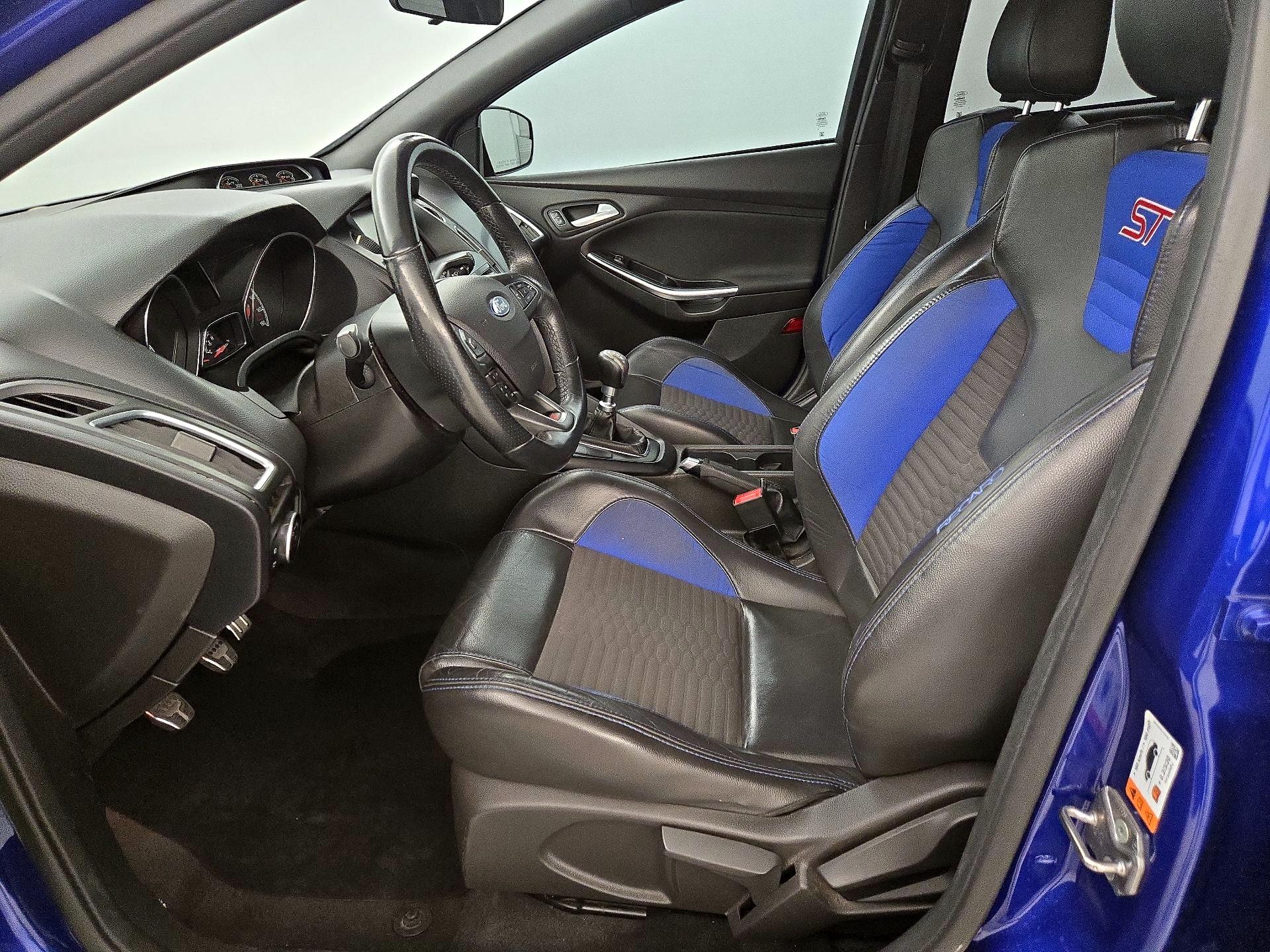 Thumbnail: 2015 Ford Focus - 11