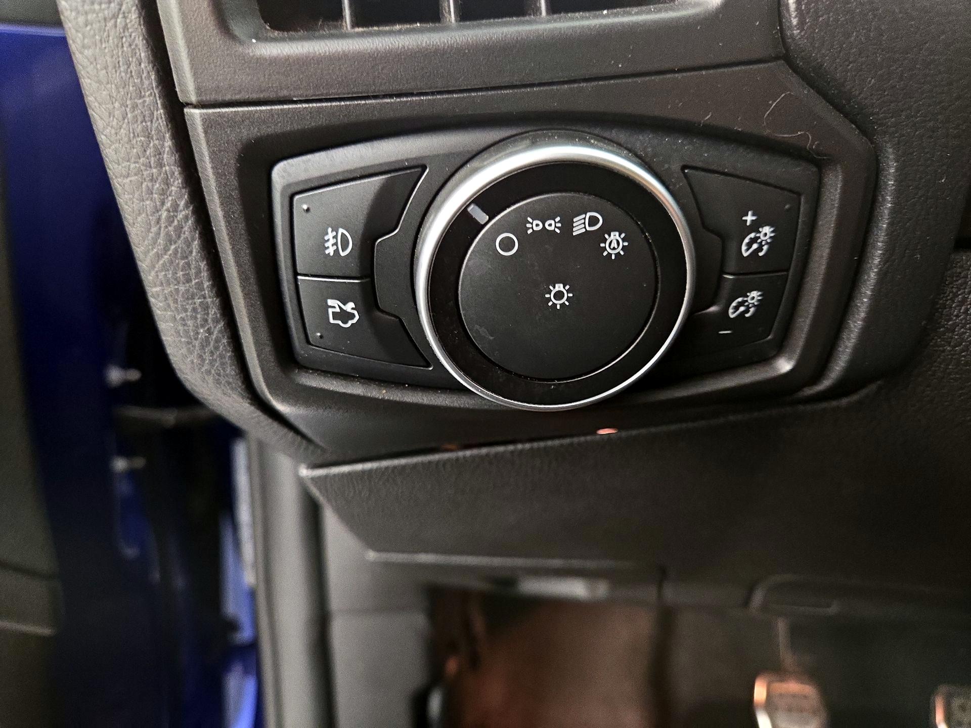 Thumbnail: 2015 Ford Focus - 13