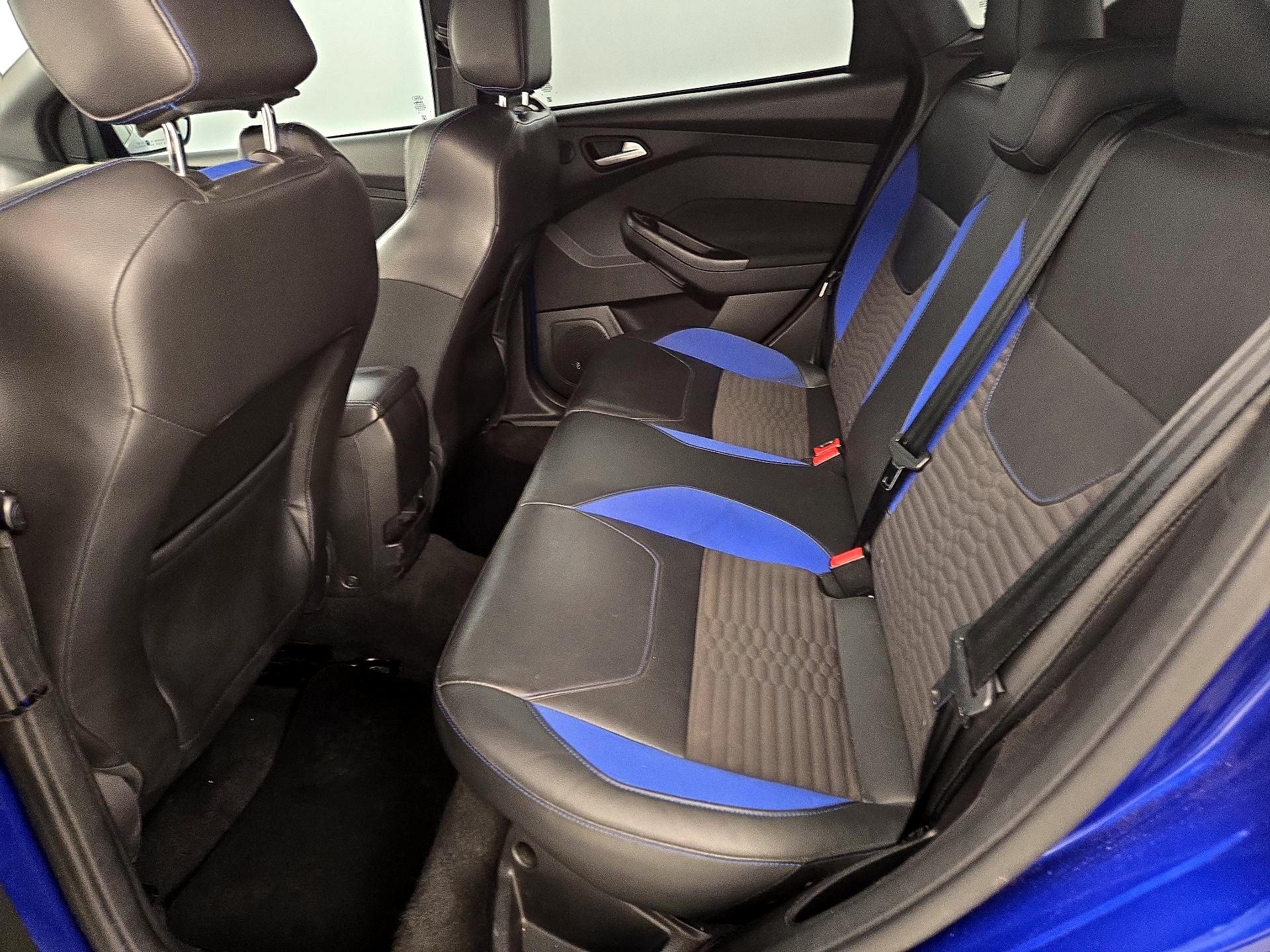 Thumbnail: 2015 Ford Focus - 19