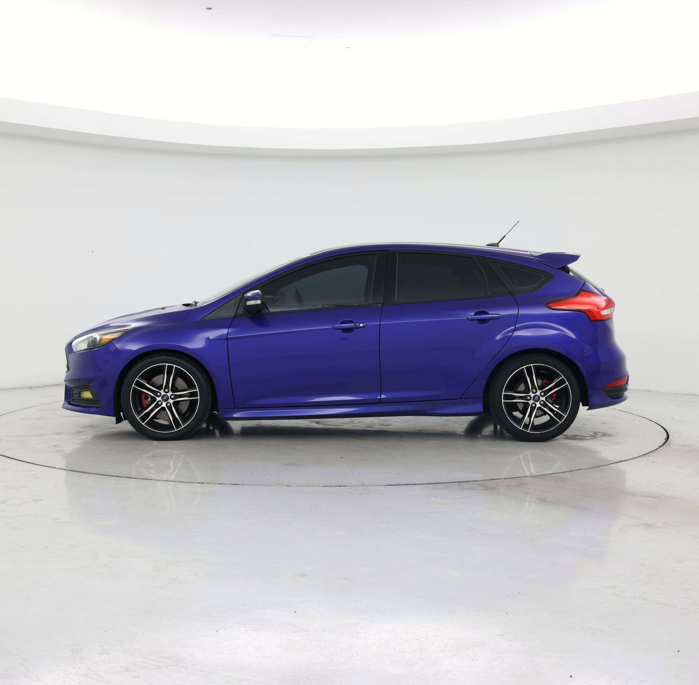 Thumbnail: 2015 Ford Focus - 3