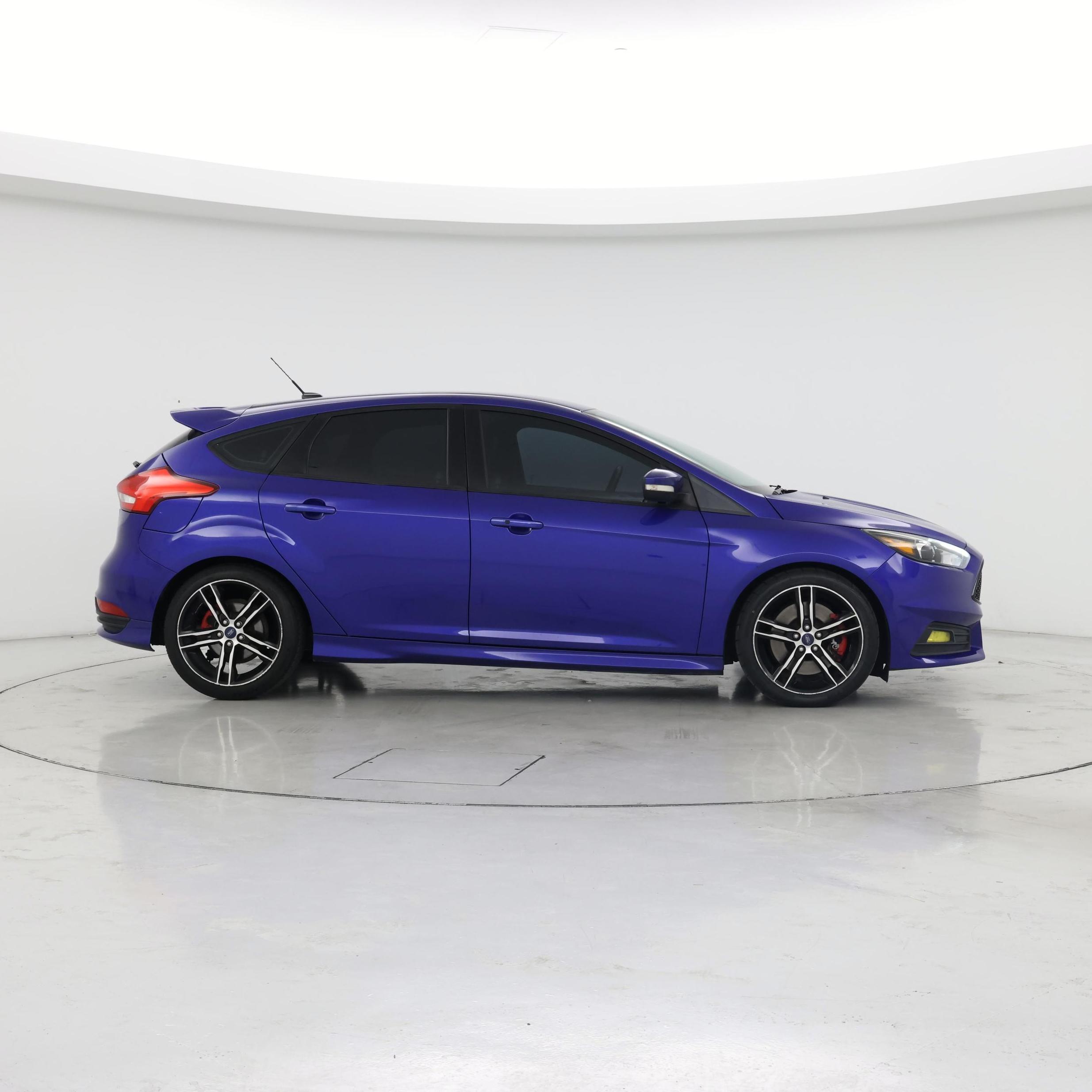 Thumbnail: 2015 Ford Focus - 7