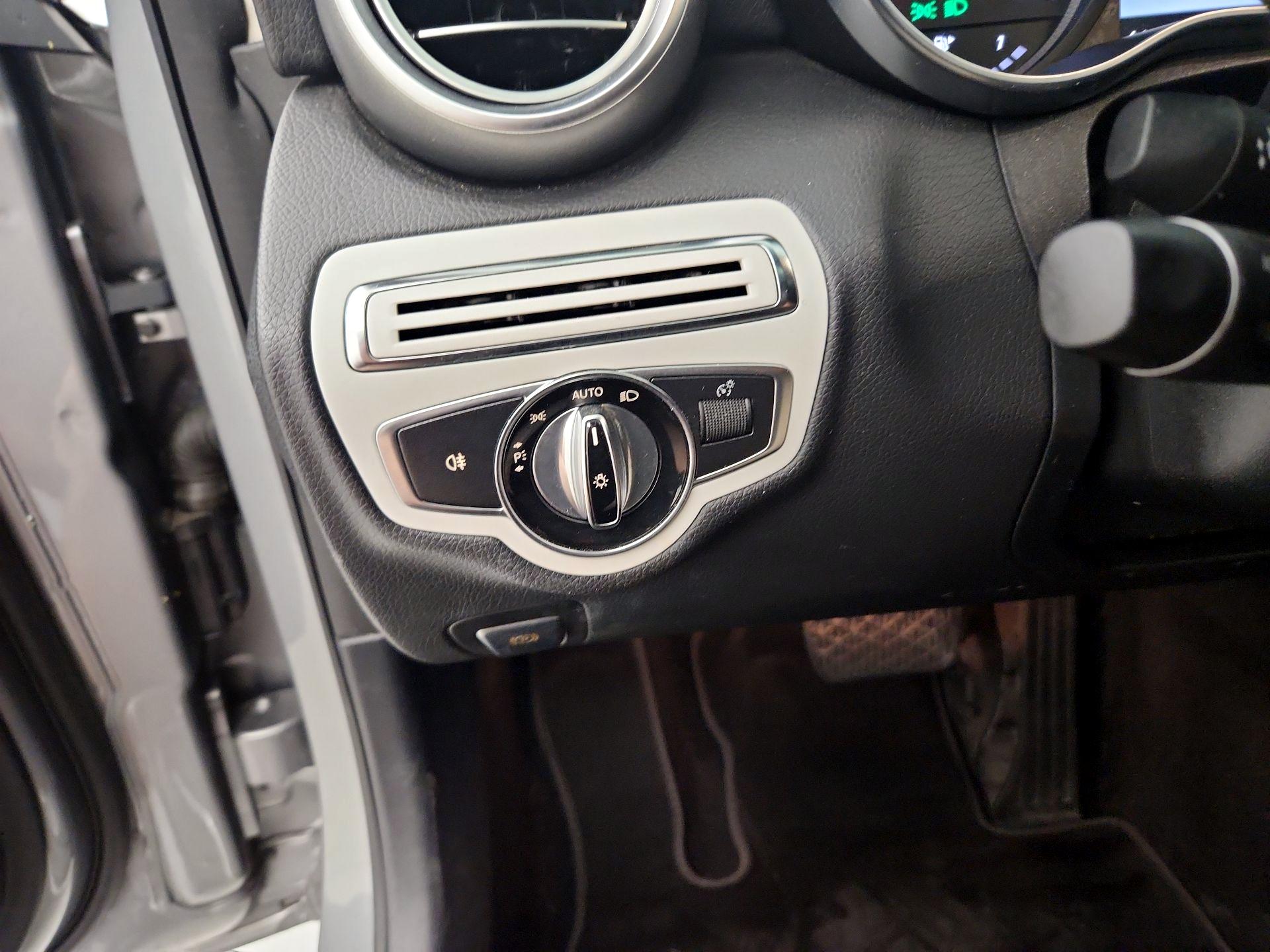 Thumbnail: 2015 Mercedes-Benz C-Class - 13