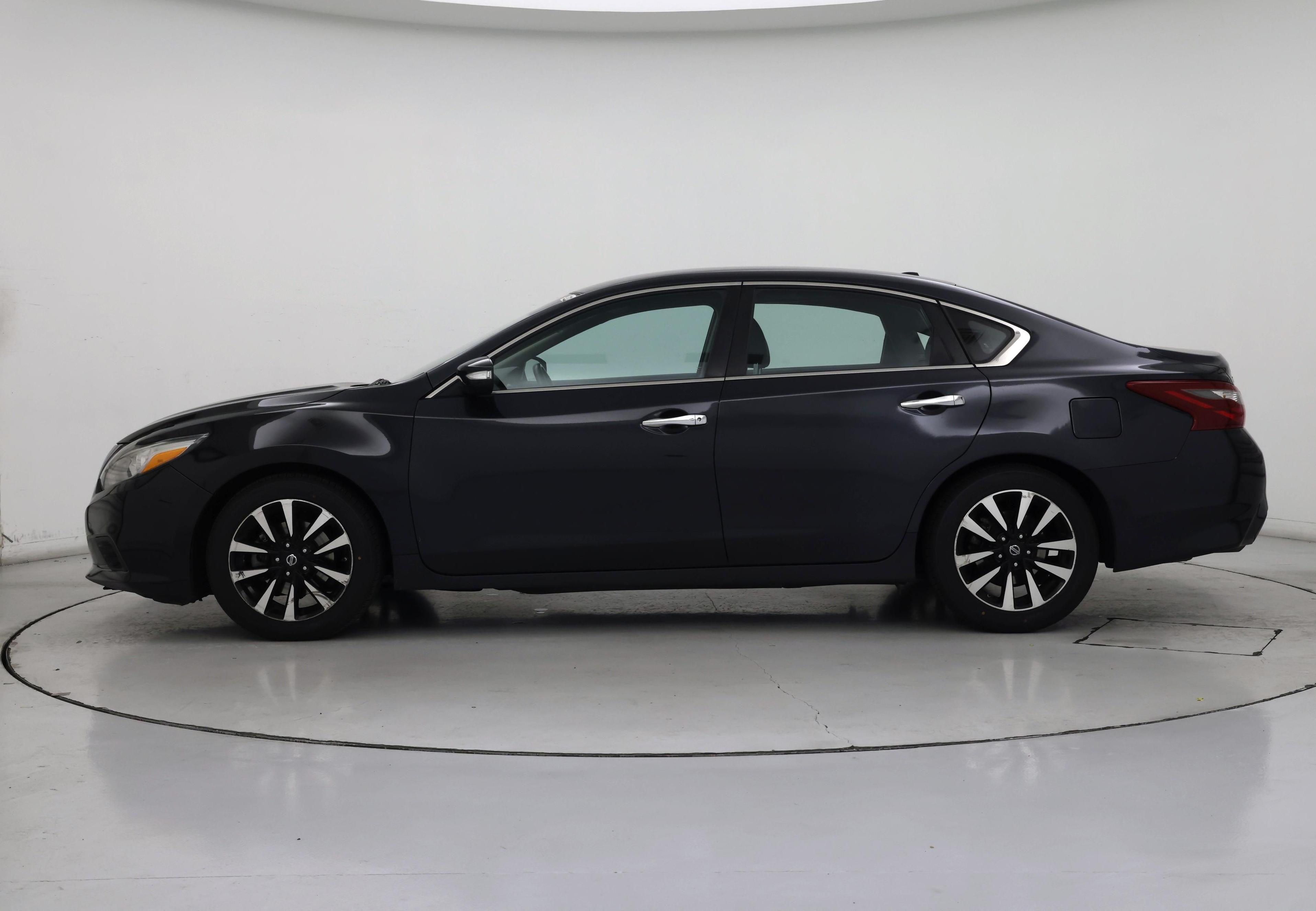 Thumbnail: 2018 Nissan Altima - 3