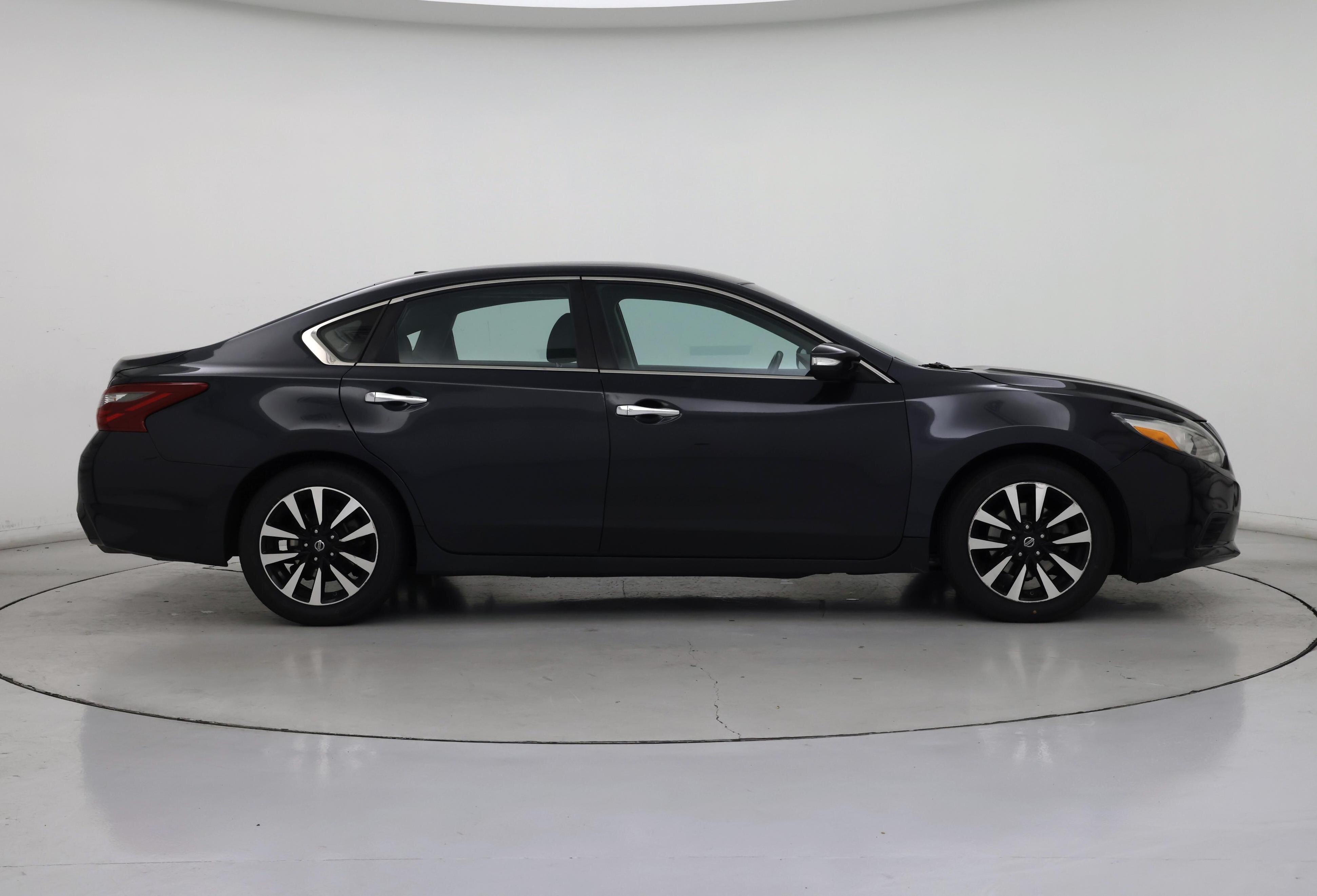 Thumbnail: 2018 Nissan Altima - 7
