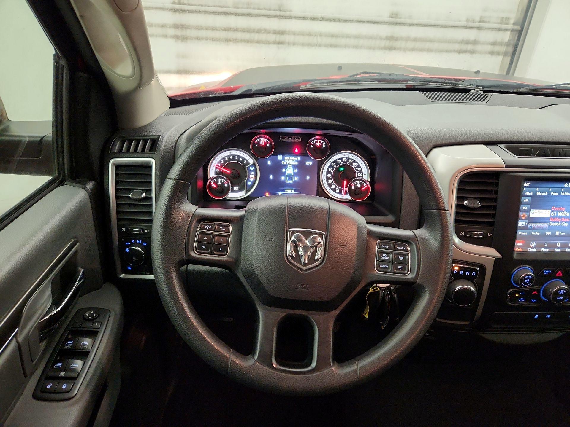 Thumbnail: 2020 RAM 1500 Classic - 10