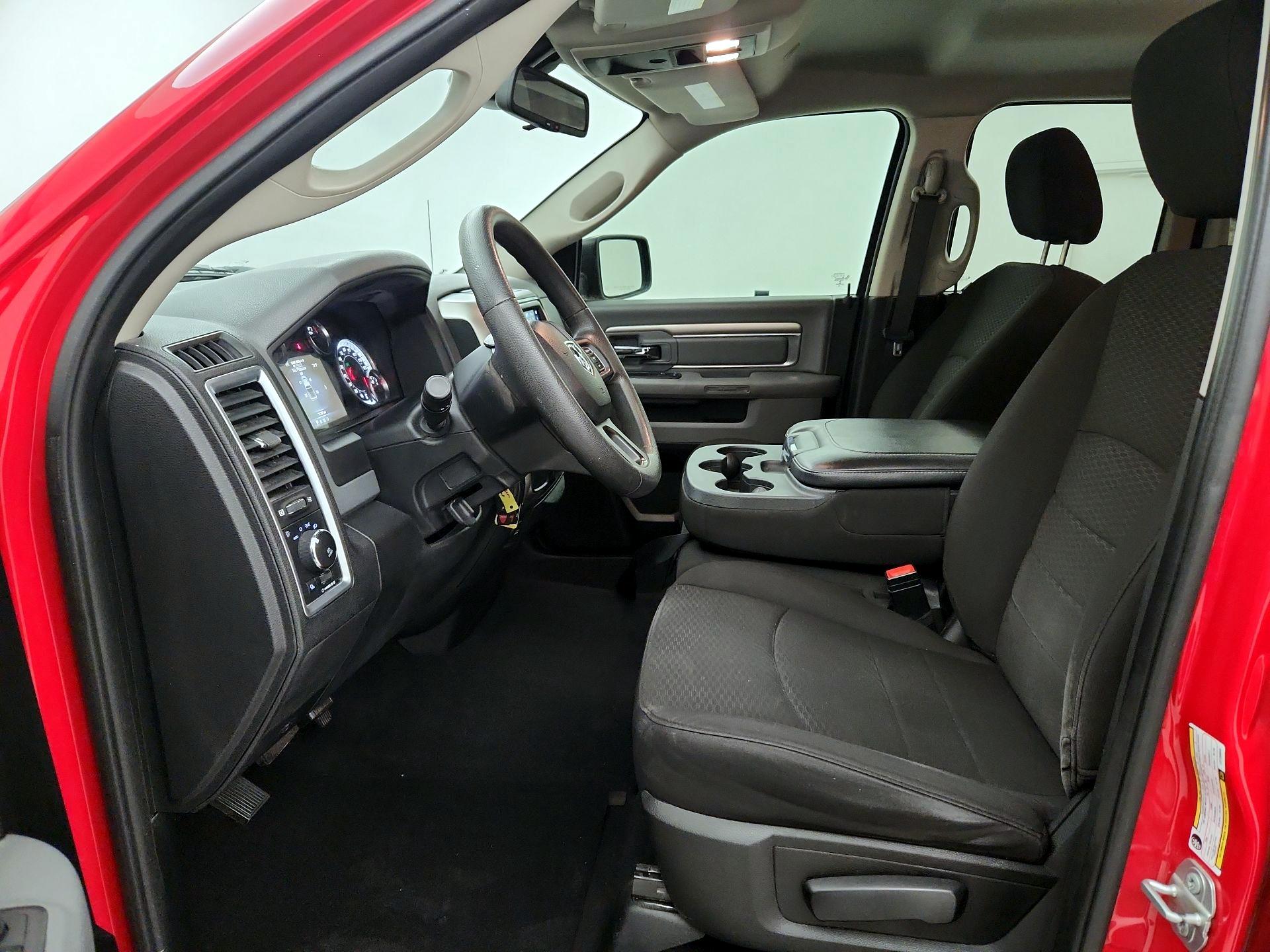 Thumbnail: 2020 RAM 1500 Classic - 11