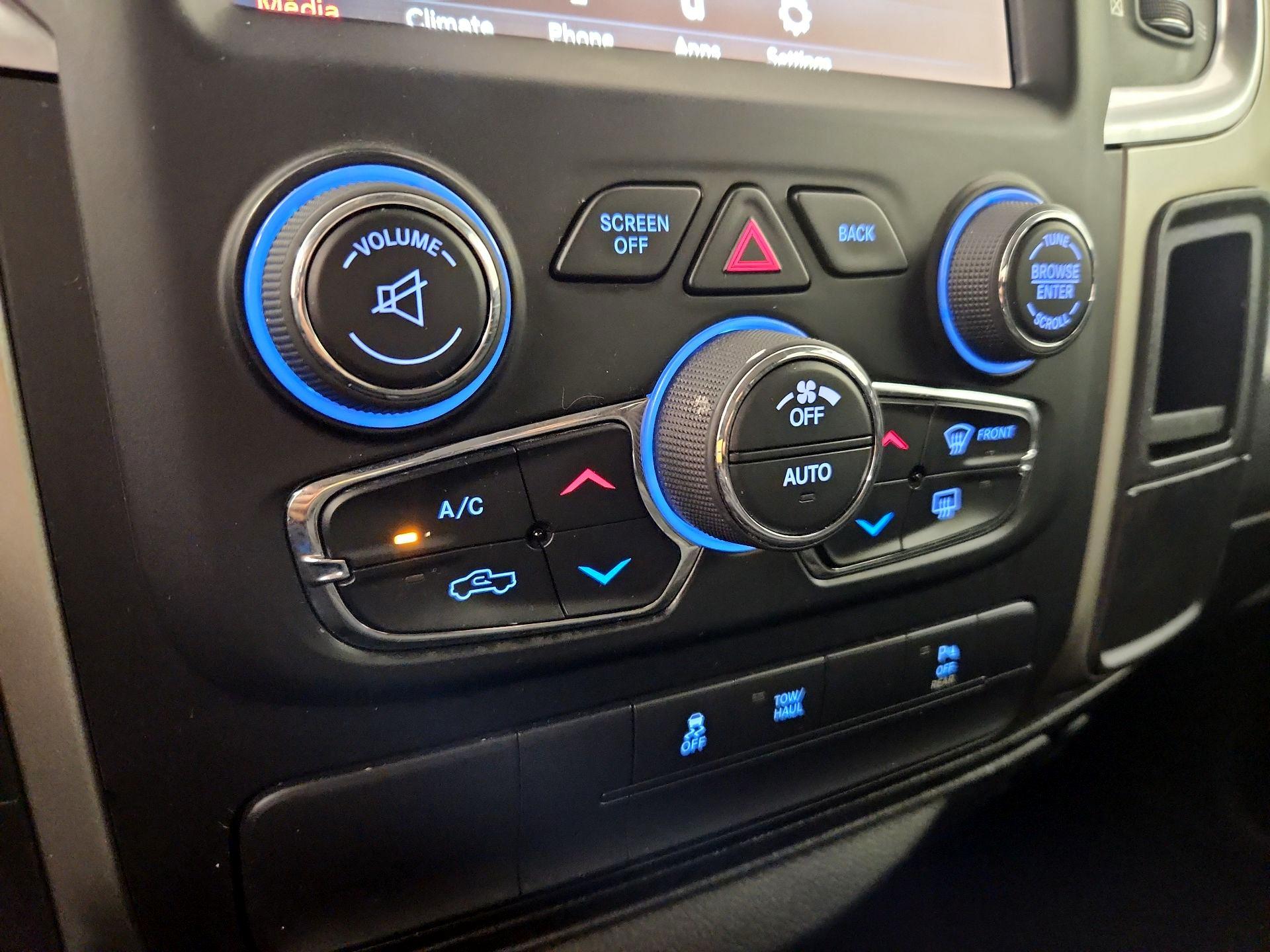 Thumbnail: 2020 RAM 1500 Classic - 16